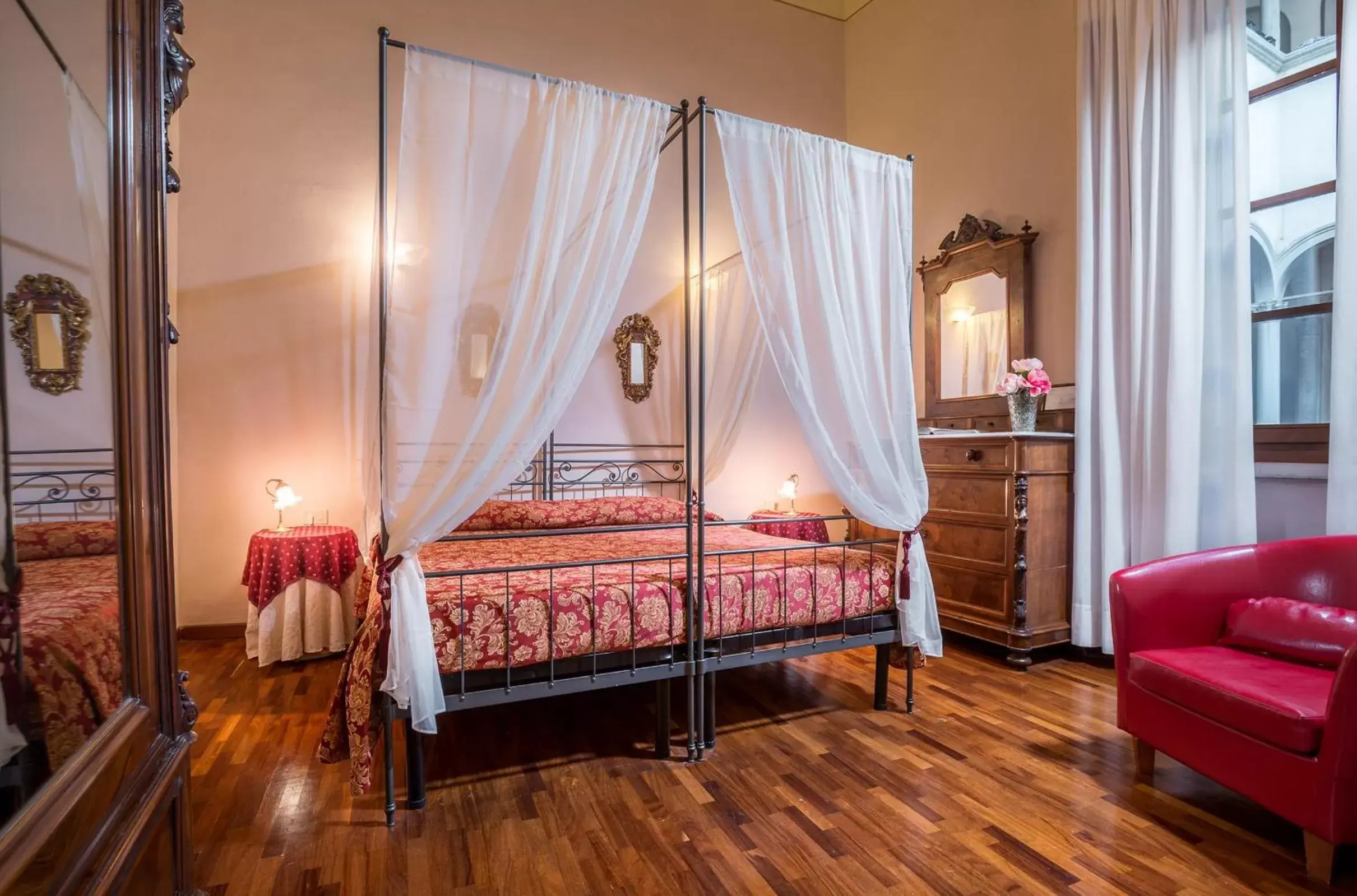 Photo of the whole room, Room Photo in Hotel Torre Guelfa Palazzo Acciaiuoli