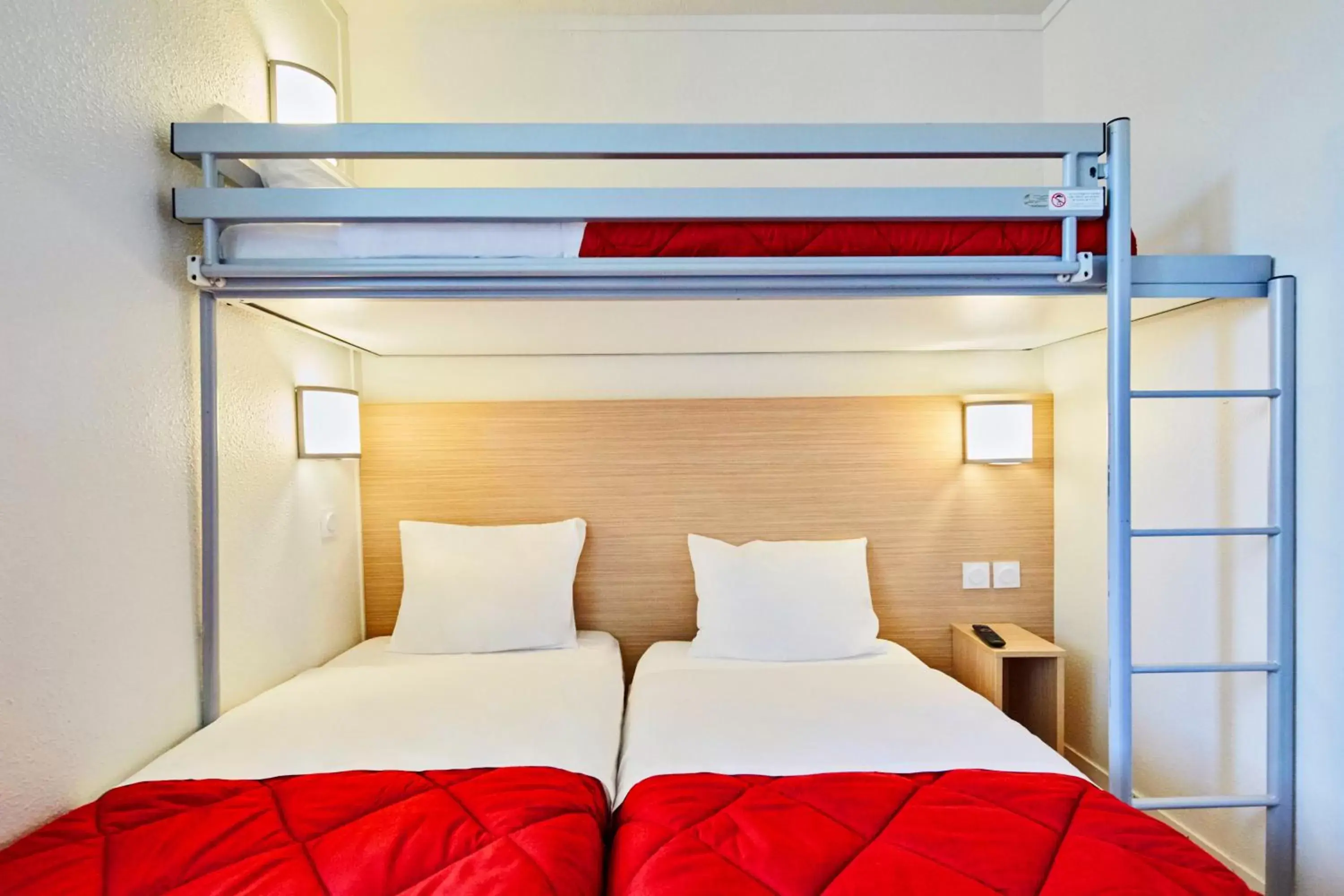 Bed in Premiere Classe Cergy Saint Christophe