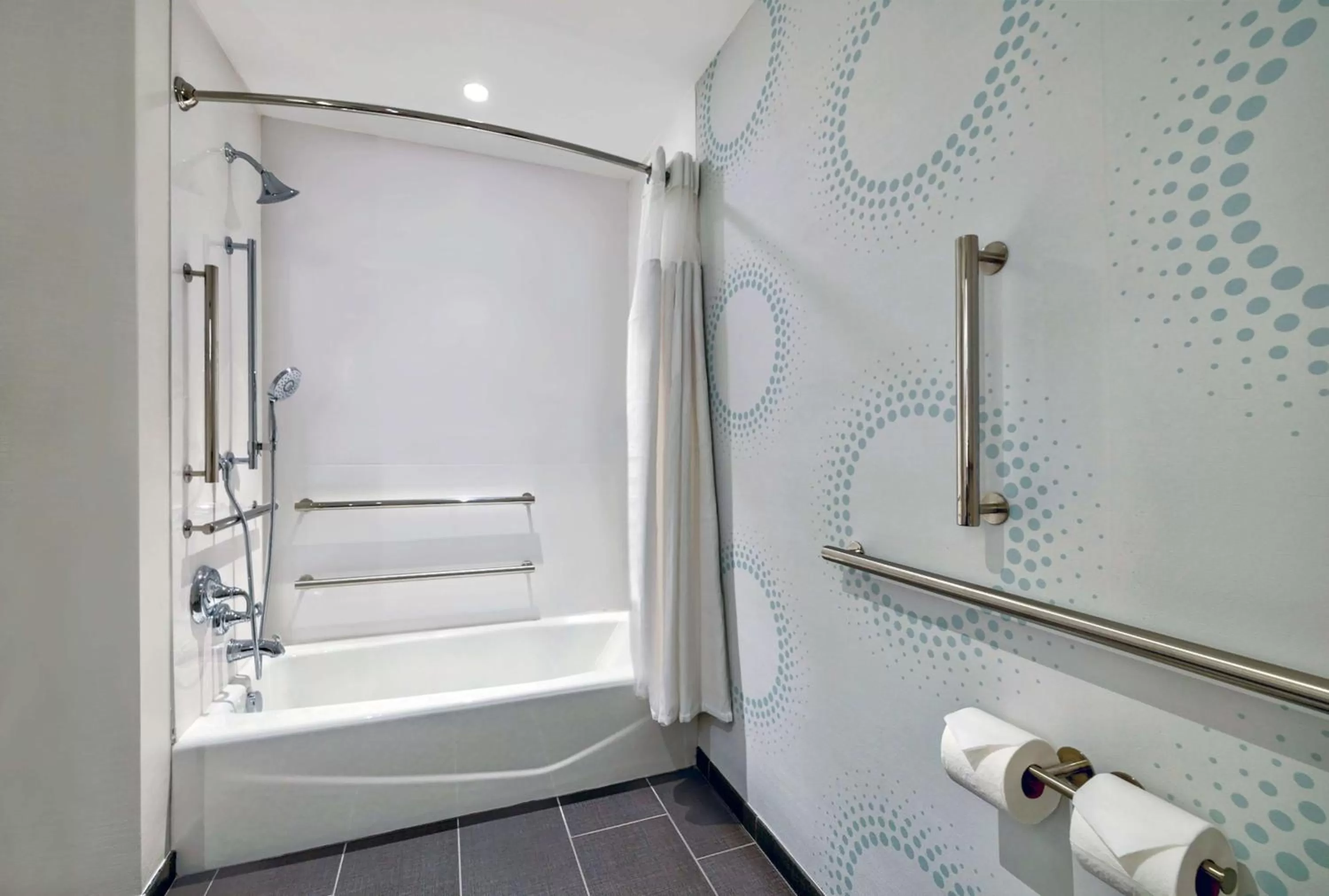 Bathroom in Tru By Hilton Minneapolis Downtown