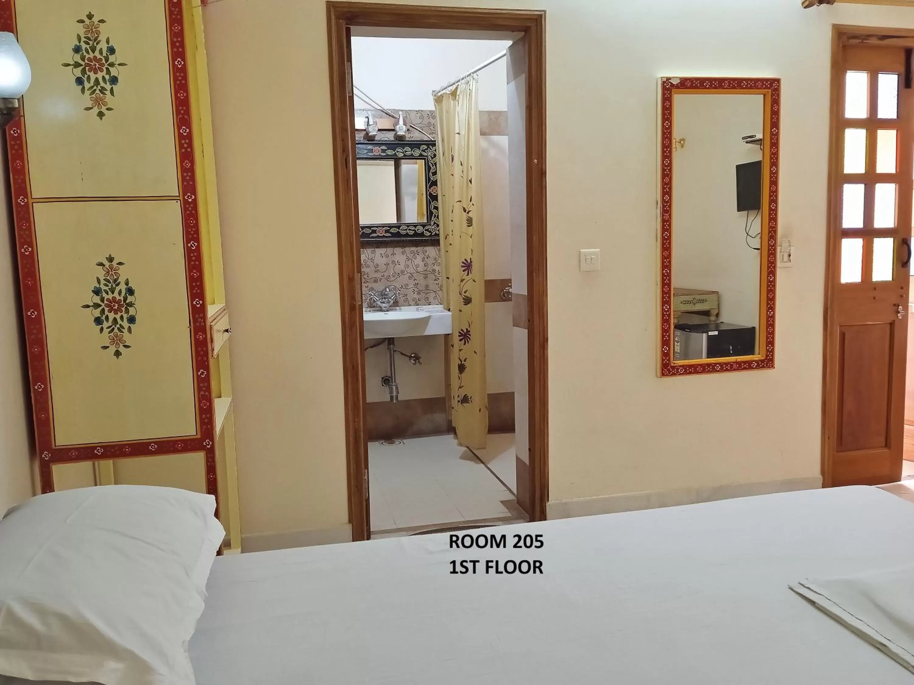 Bathroom, Bed in Rigmor haveli