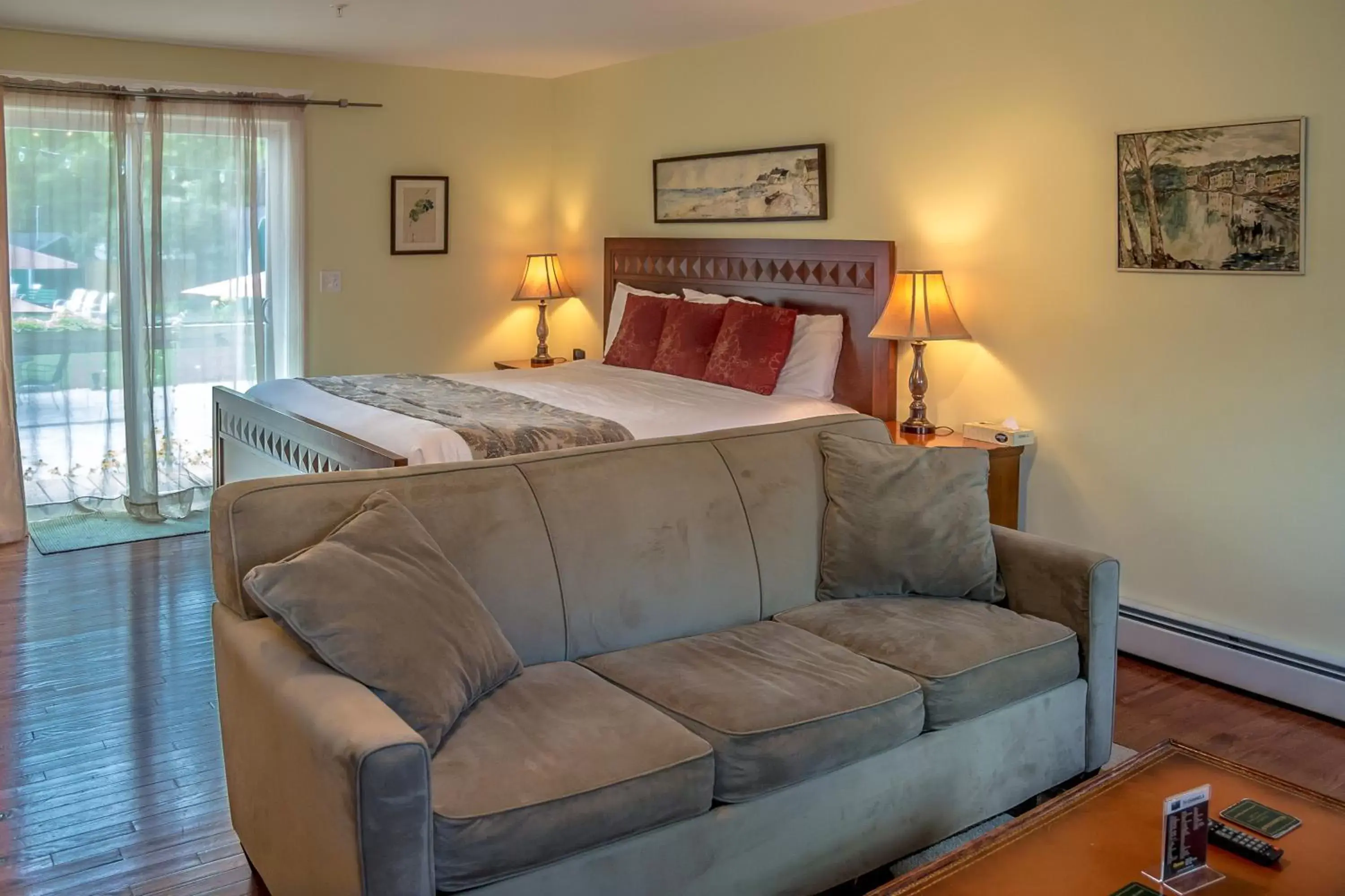 Deluxe King Room with Fireplace in Cranmore Inn and Suites, a North Conway boutique hotel