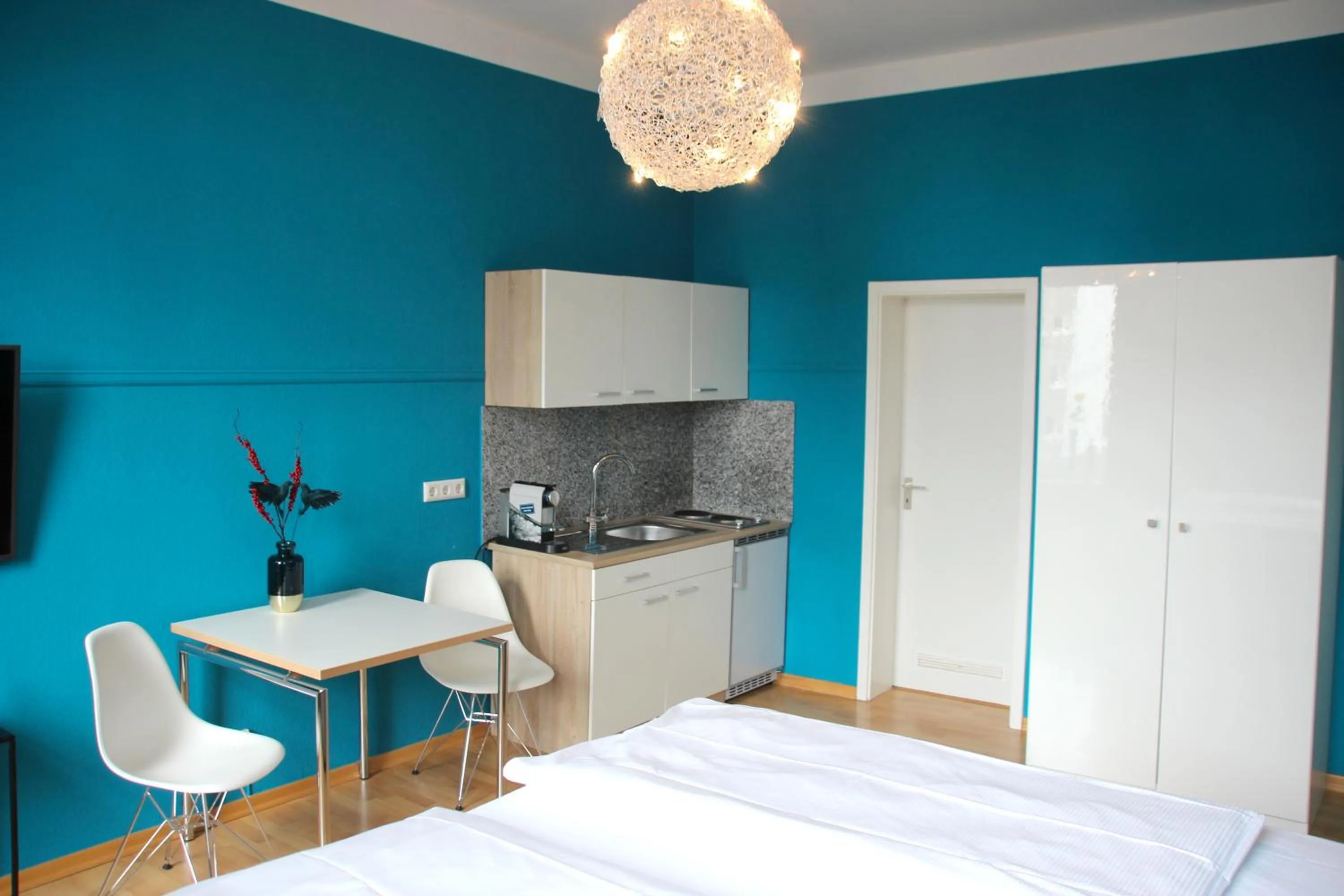 Kitchen or kitchenette, Bed in Hotel Domstern