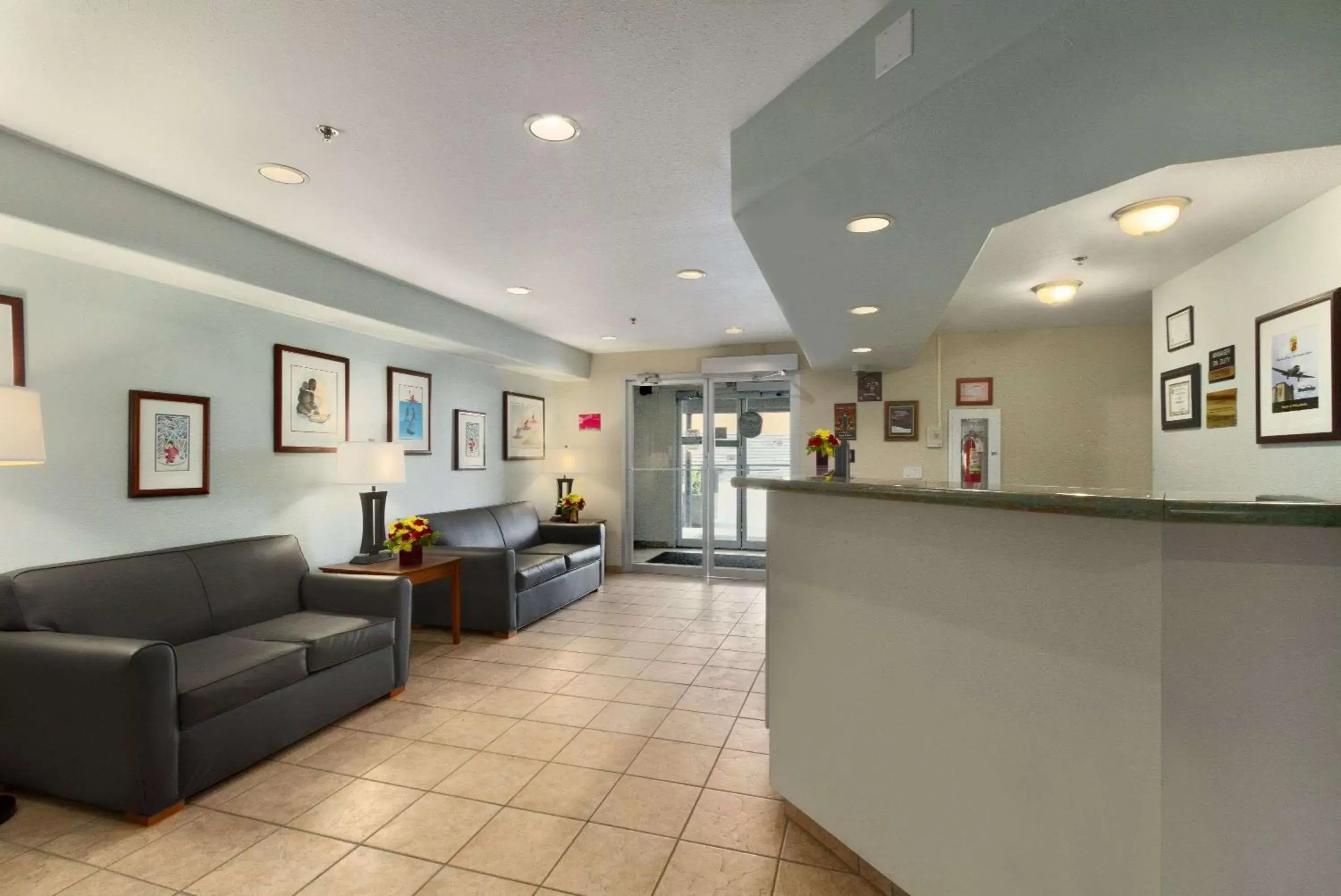 Lobby or reception, Lobby/Reception in Super 8 by Wyndham Yellowknife