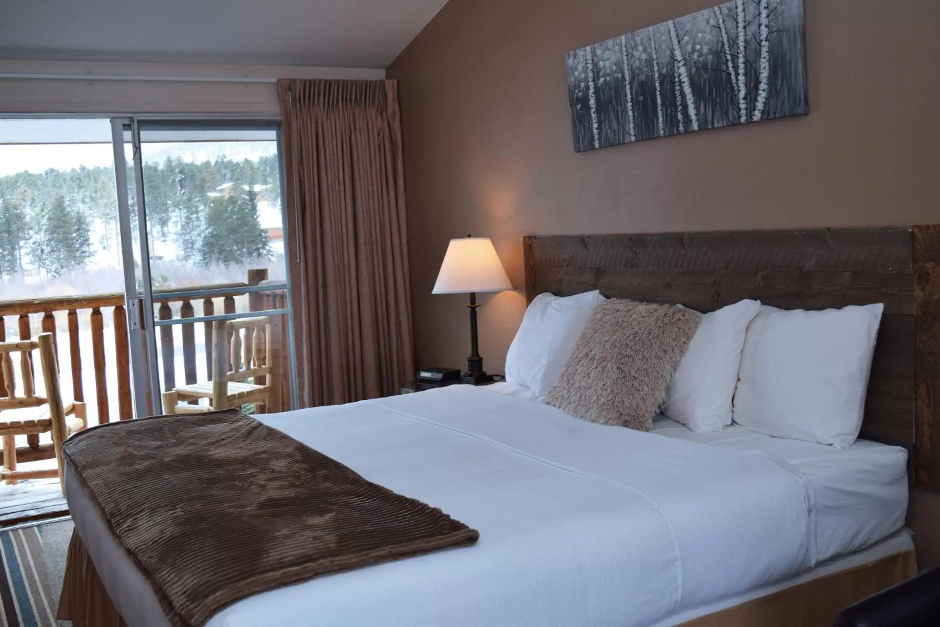 Balcony/Terrace, Bed in Alpine Trail Ridge Inn