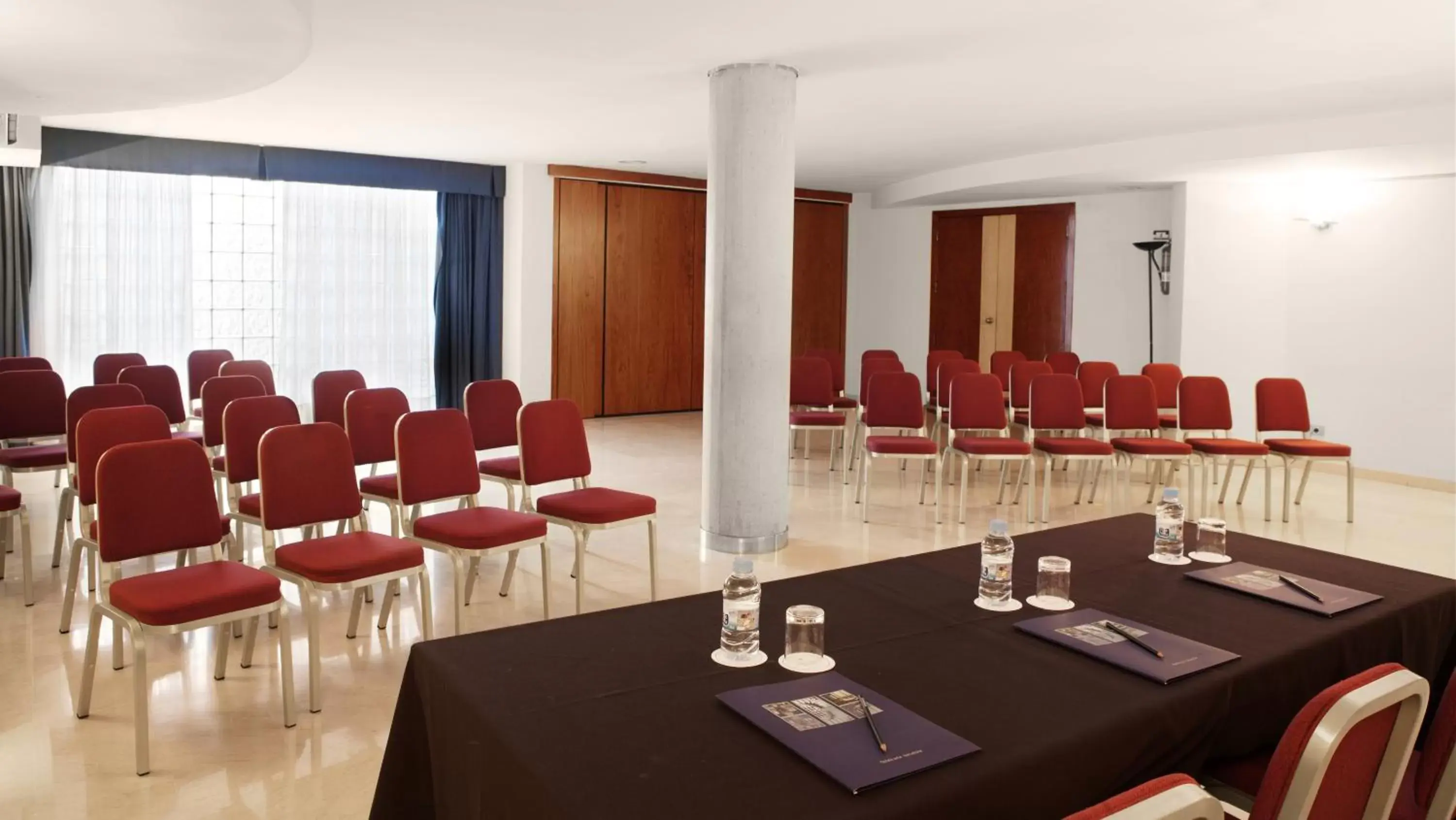 Business facilities, Business Area/Conference Room in Onix Fira