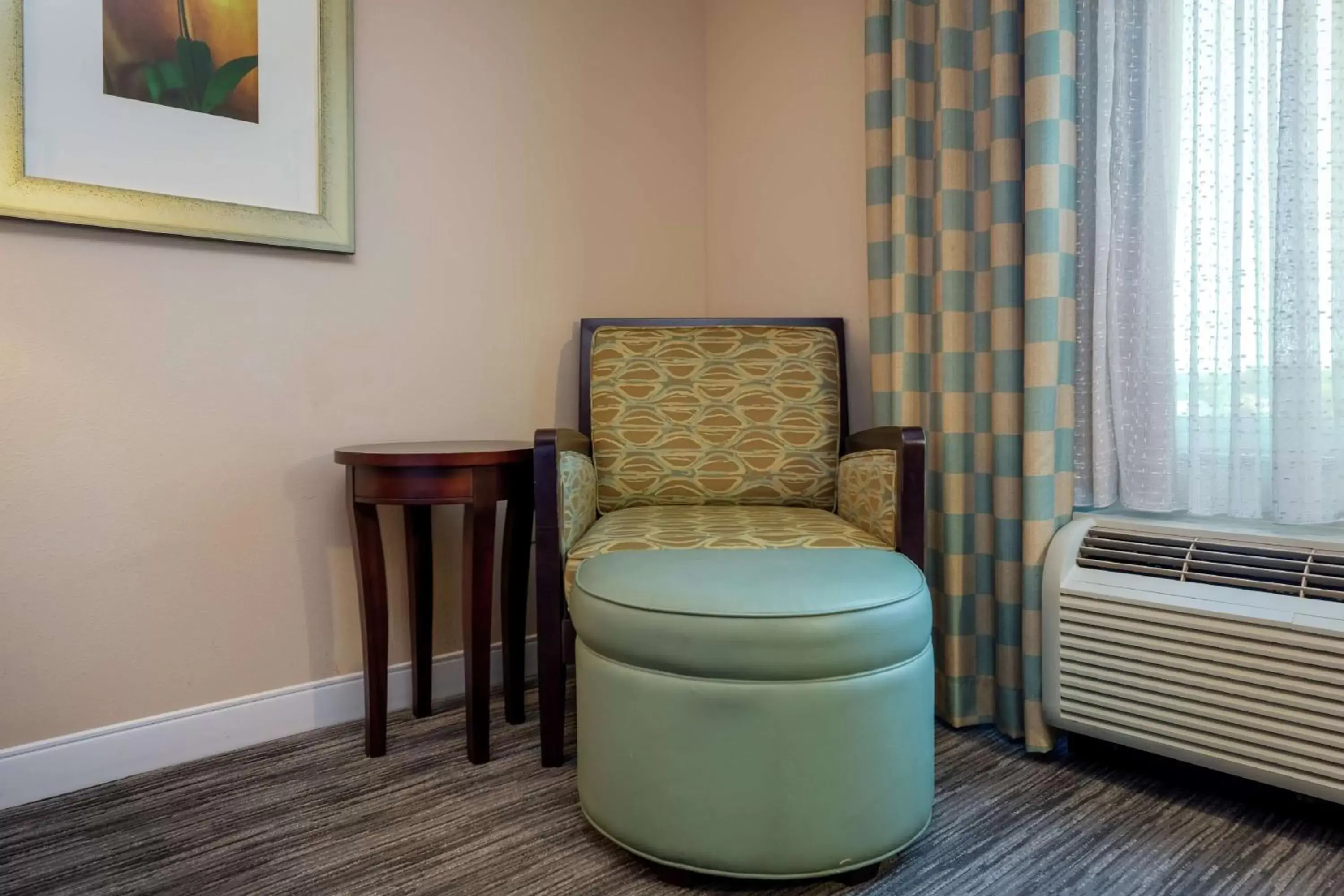 Living room, Seating Area in Hilton Garden Inn Mobile West I-65 Airport Boulevard