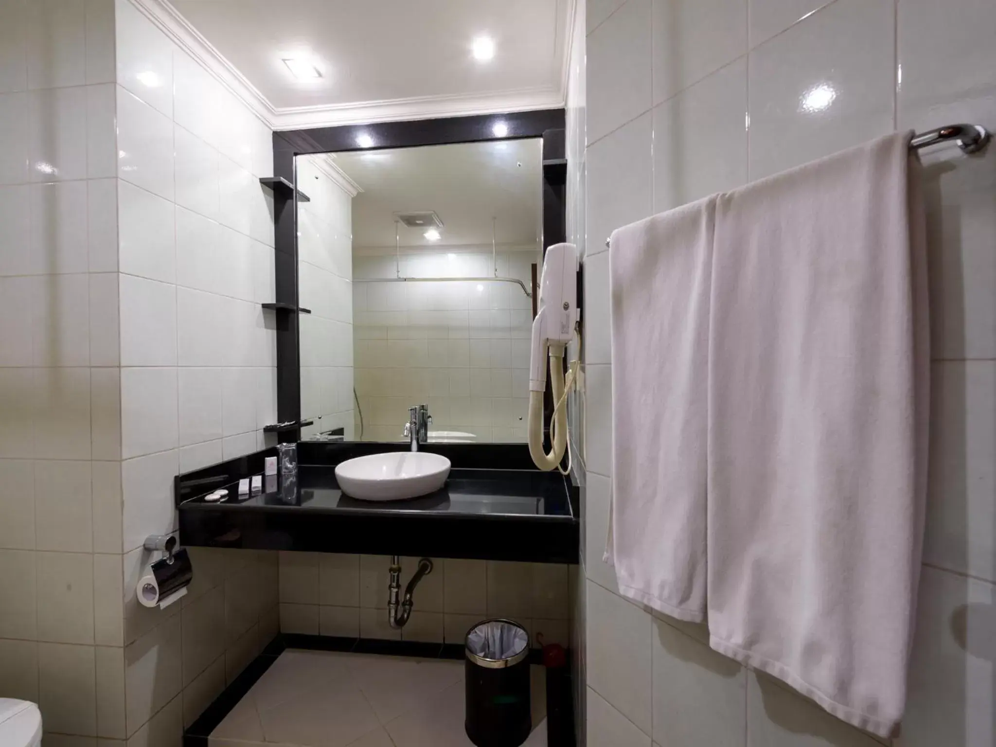 Bathroom in Cipta Hotel Wahid Hasyim