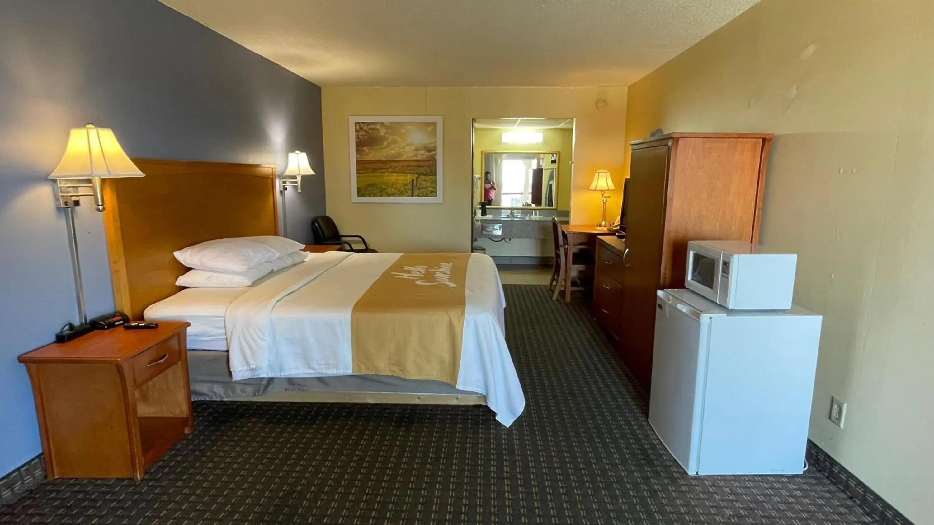 Bed in Days Inn by Wyndham Salina South