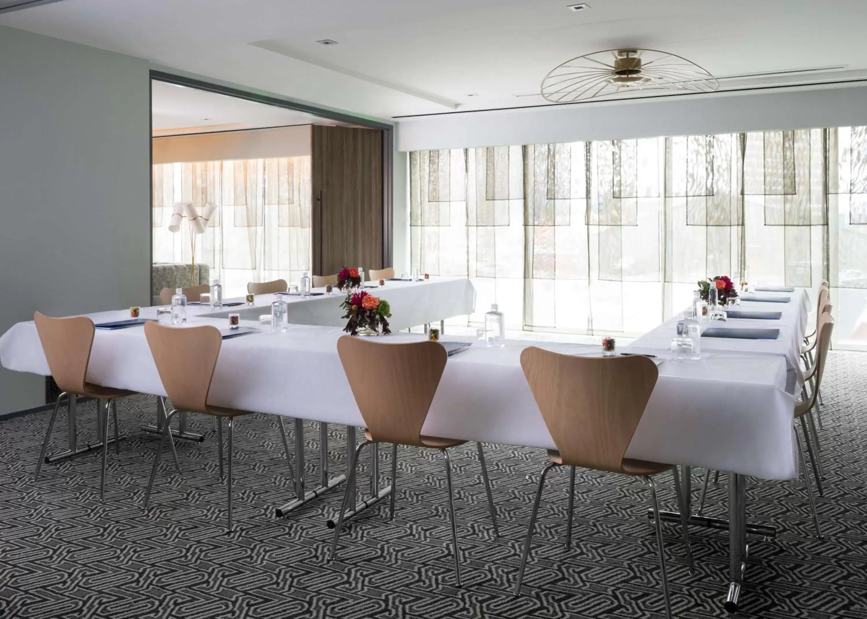 Dining area in Troubadour Hotel New Orleans, Tapestry Collection By Hilton