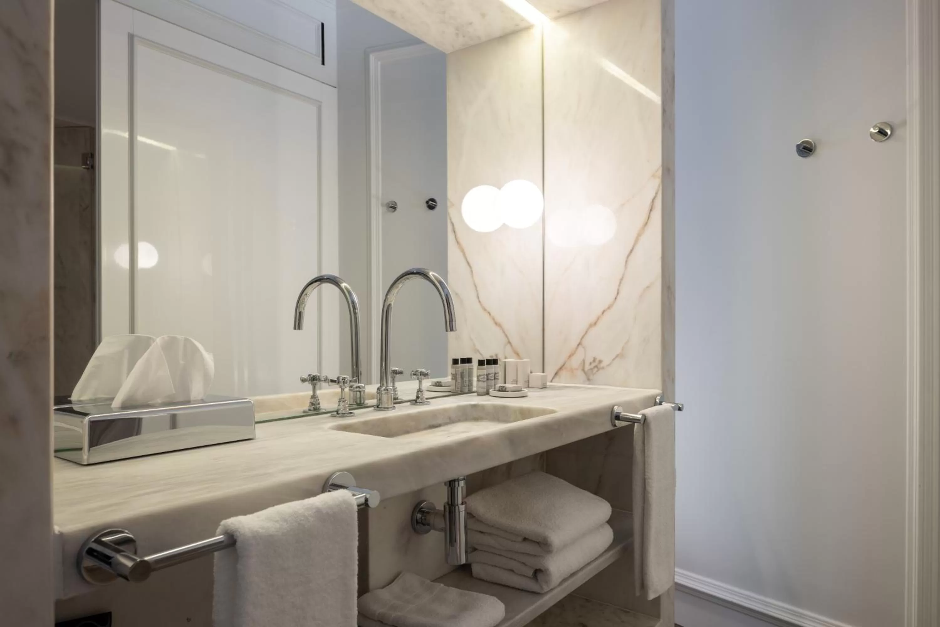 Bathroom in Lisboa Pessoa Hotel