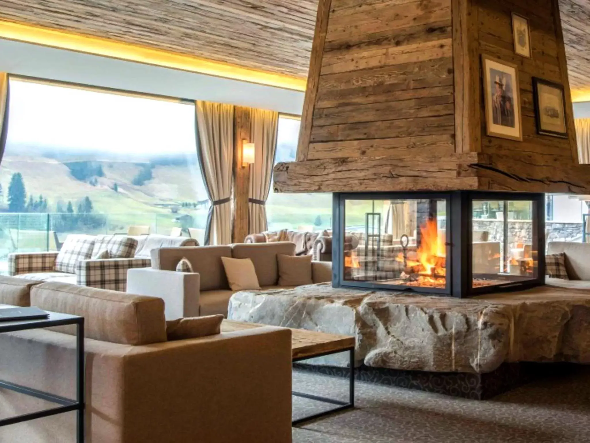 Lobby or reception, Seating Area in Hôtel de Rougemont & Spa