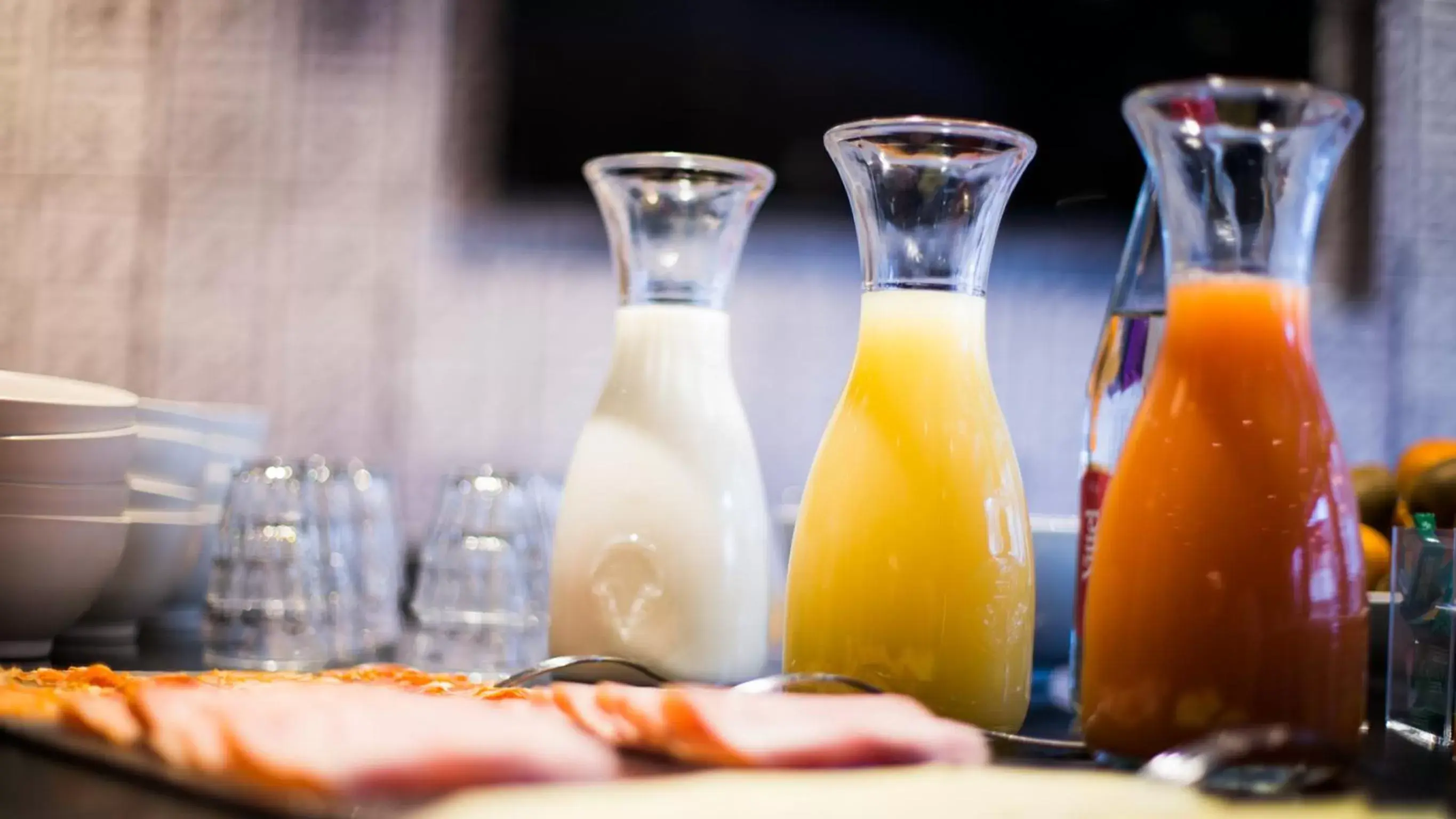 Buffet breakfast, Drinks in Campanile Rennes Centre - Gare