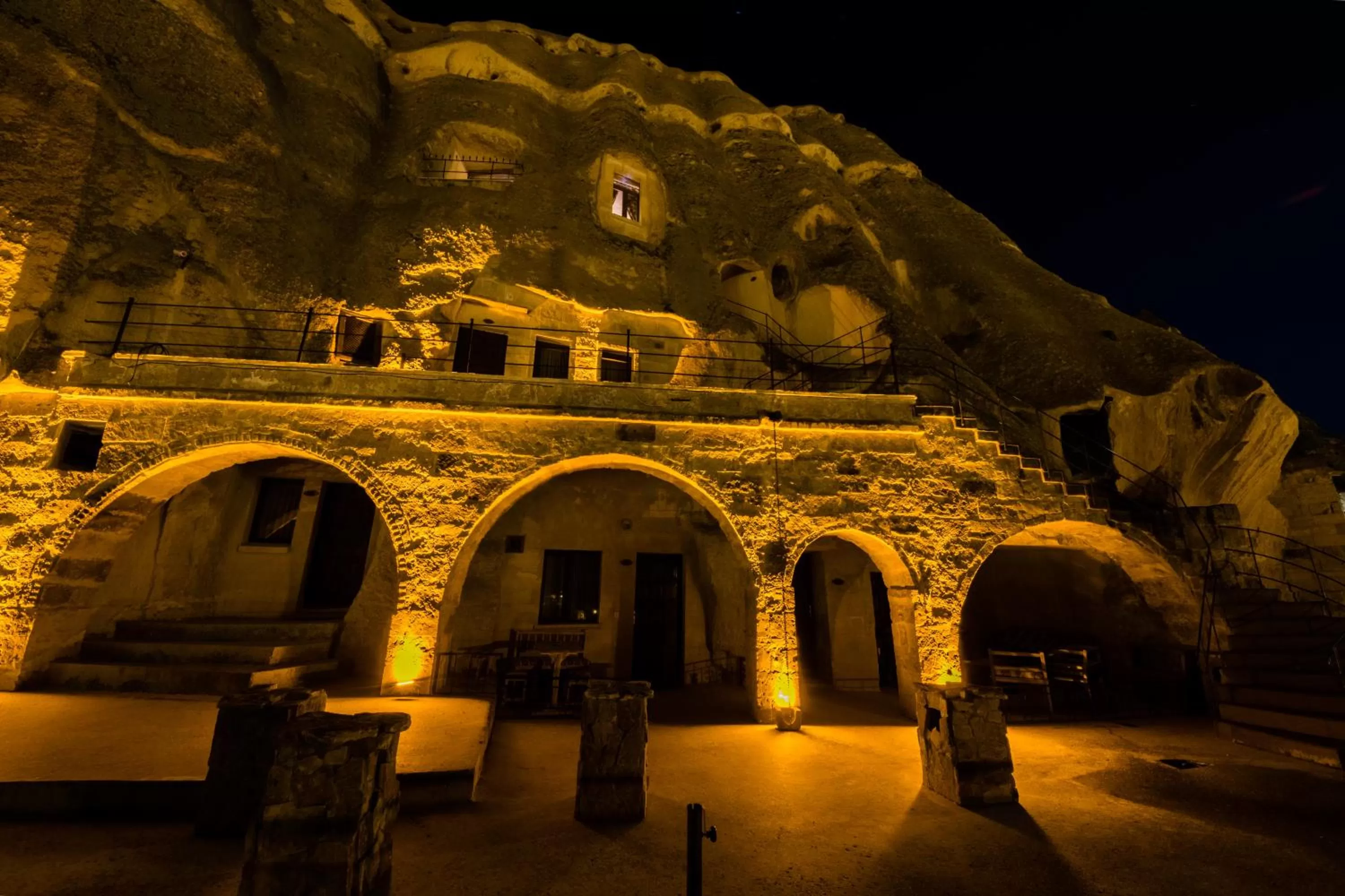 Night in Elite Cave Suites