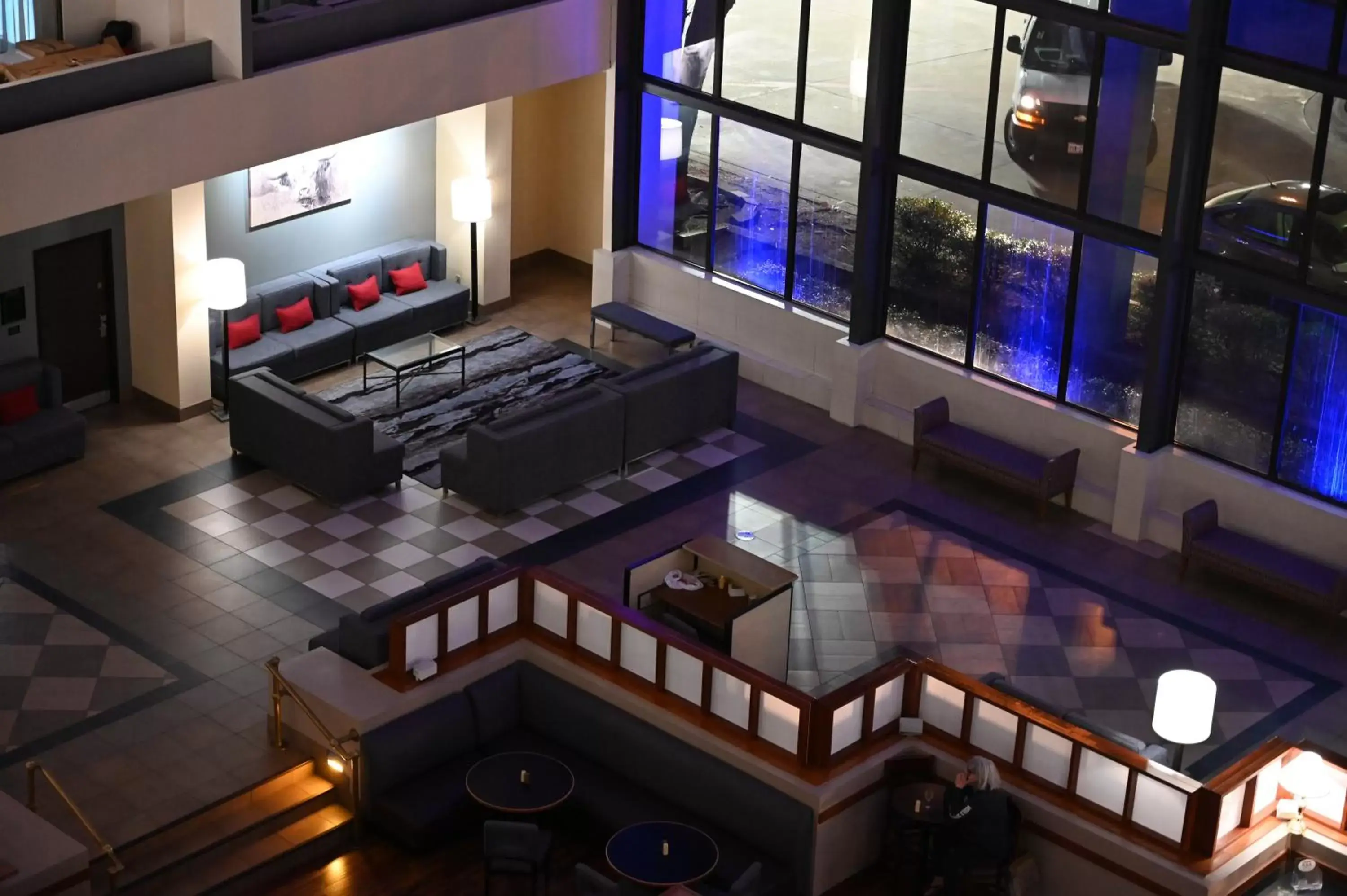 Seating area in Atrium Hotel and Suites DFW Airport