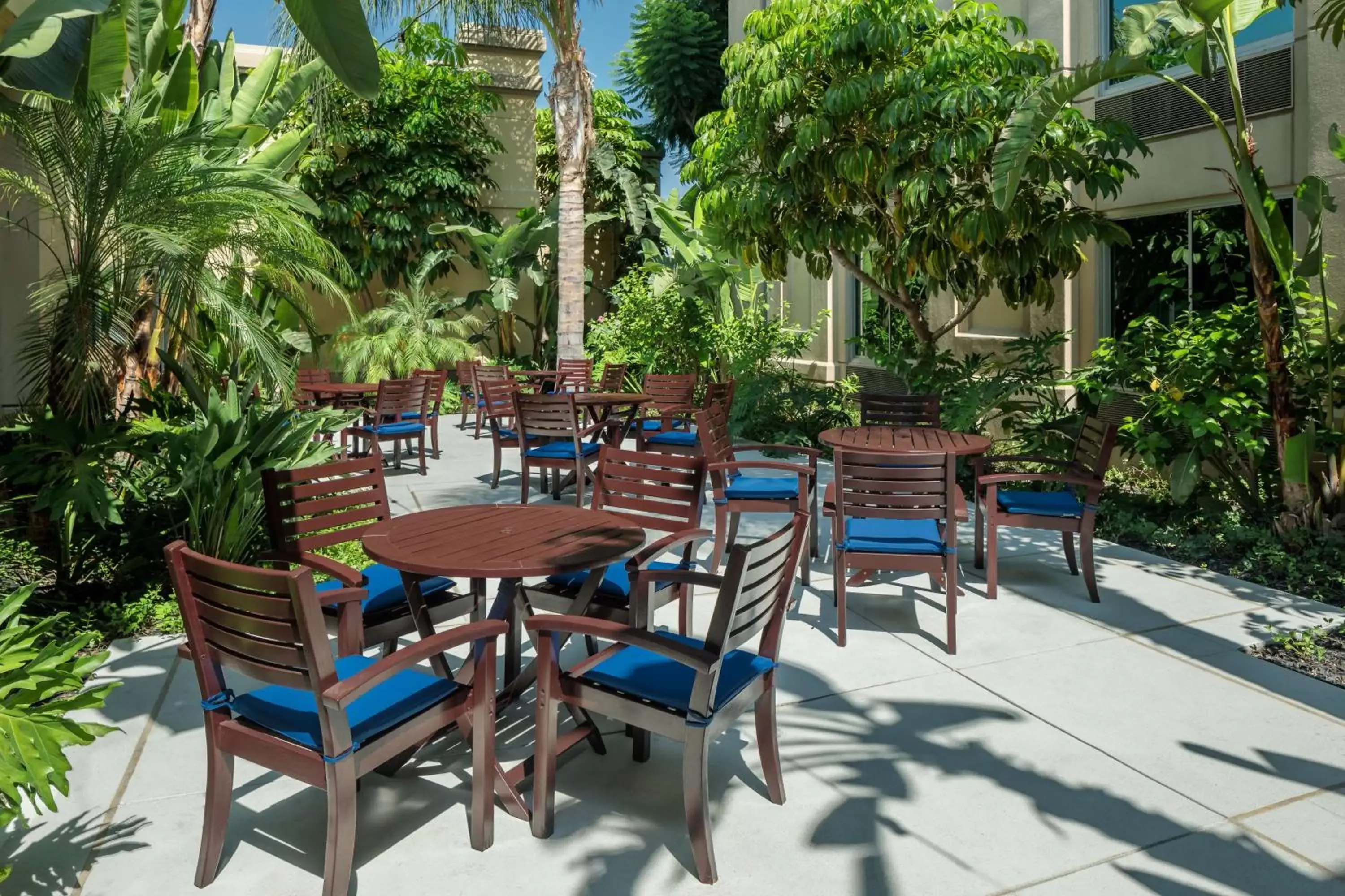 Patio, Restaurant/Places to Eat in DoubleTree by Hilton Los Angeles/Commerce