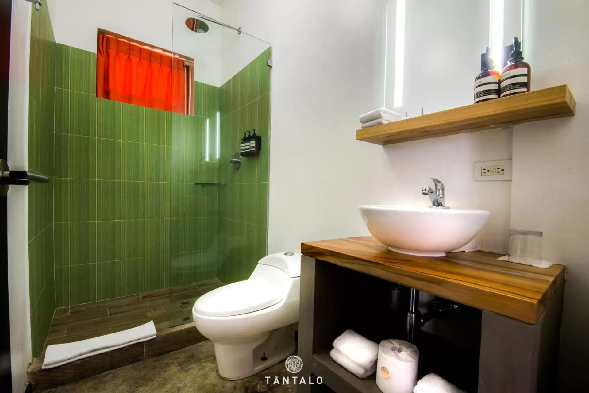 Bathroom in Tantalo Hotel - Kitchen - Roofbar