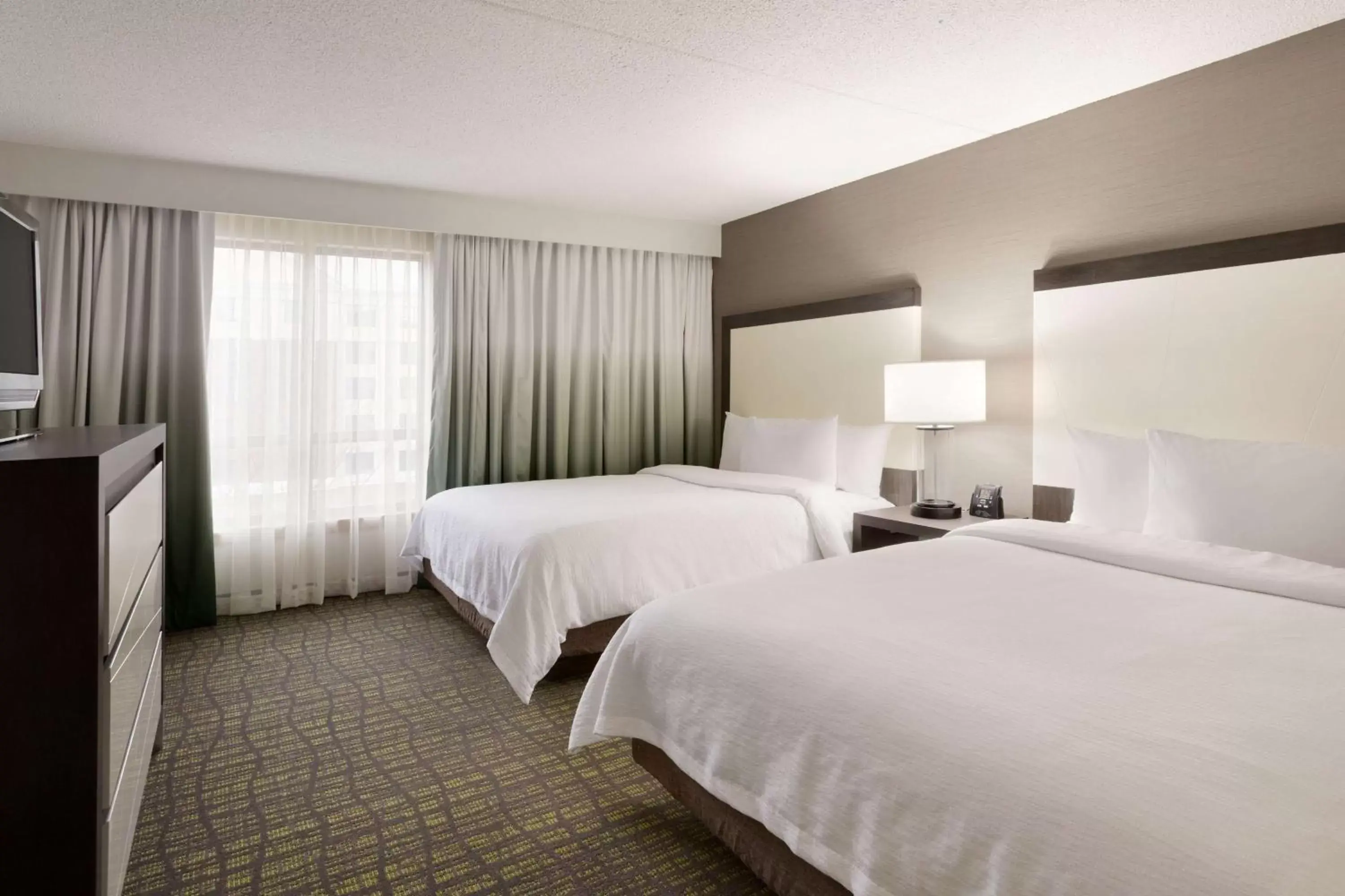 Bed in Embassy Suites Newark - Wilmington/South