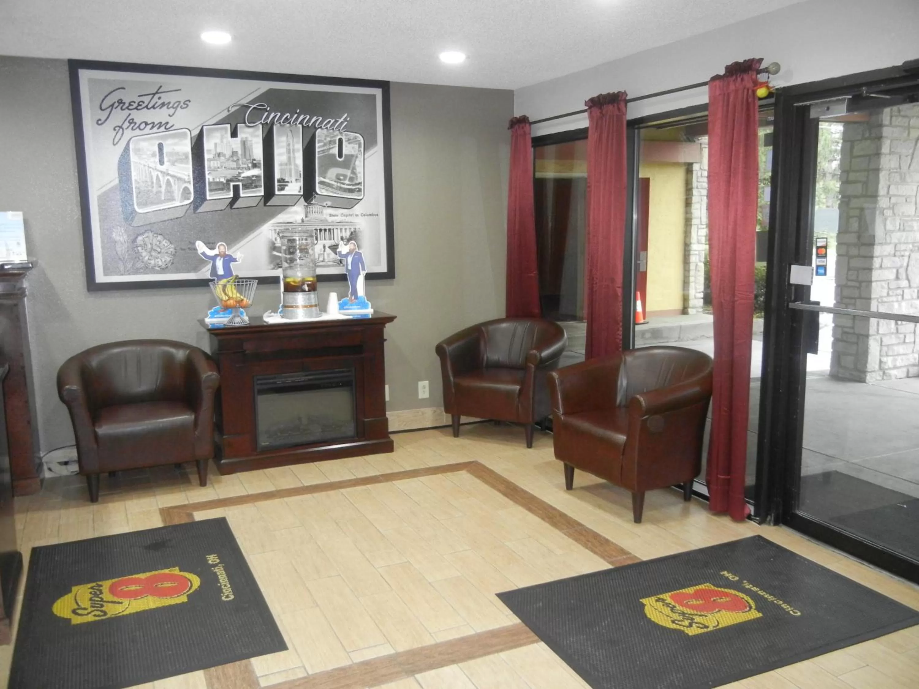 Lobby or reception in Super 8 by Wyndham Cincinnati-Springdale OH
