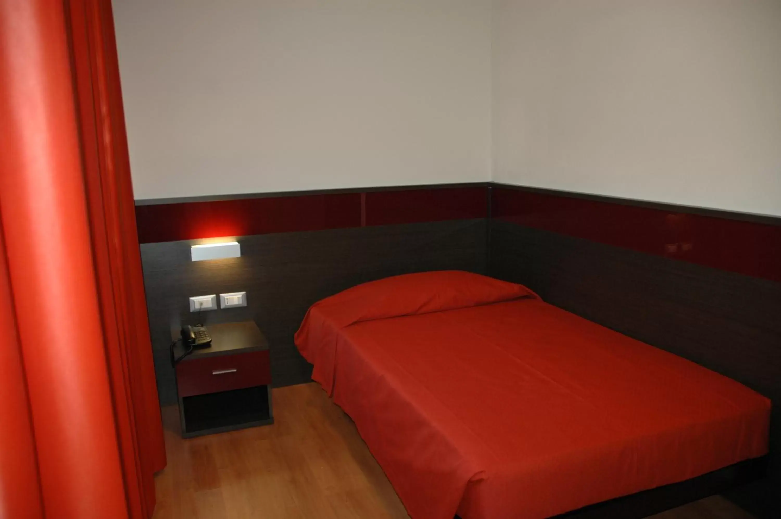 Bedroom, Bed in Hotel Fiera