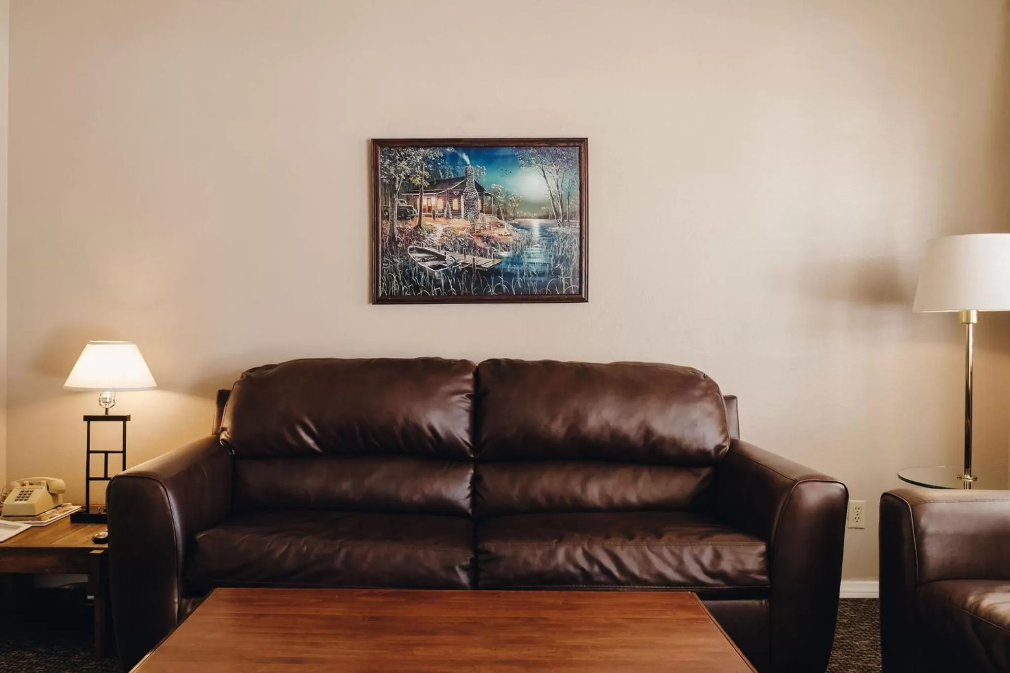 Living room in Vintage Lakeside Inn