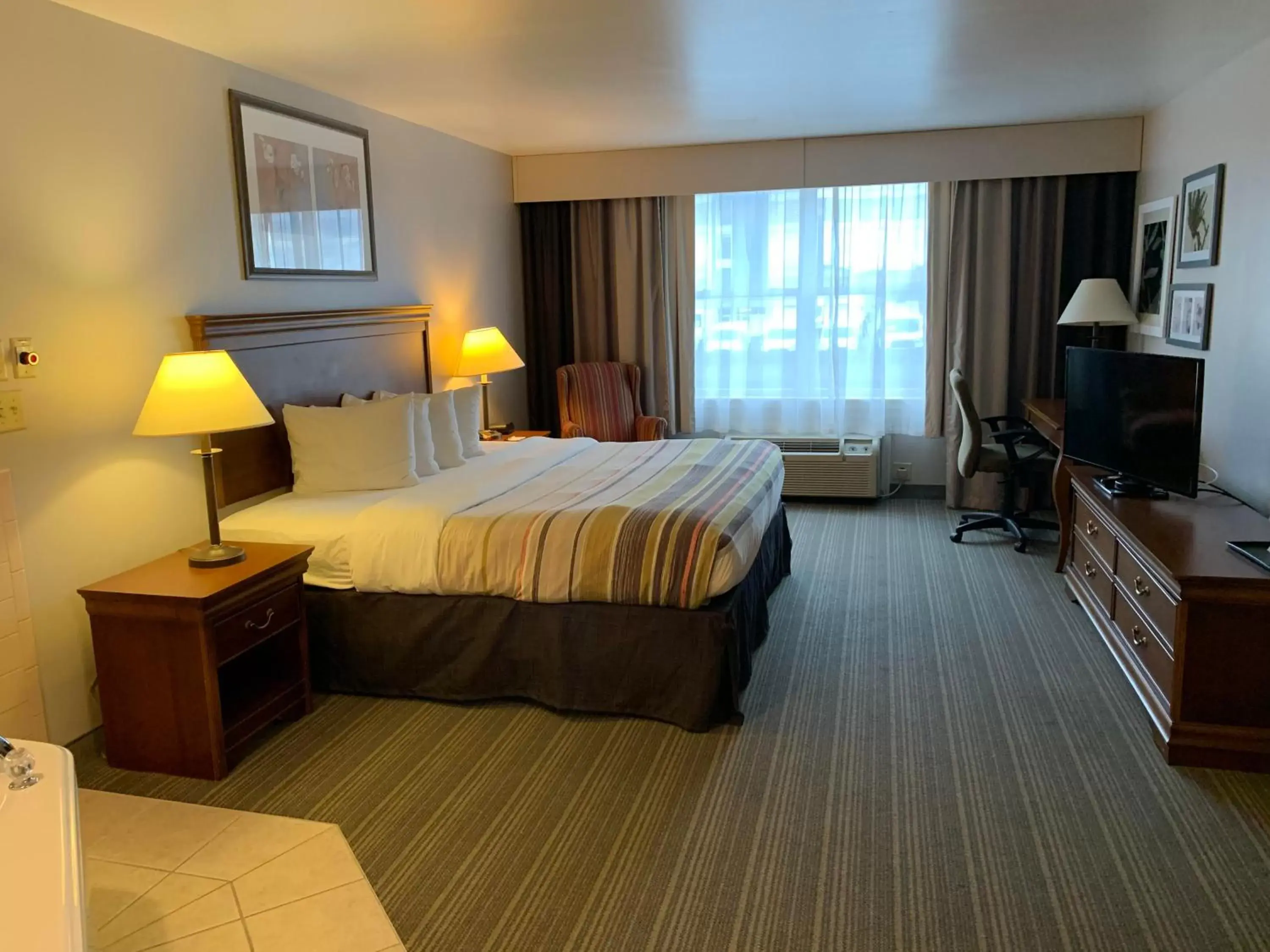 Bed in Country Inn & Suites by Radisson, Chambersburg, PA