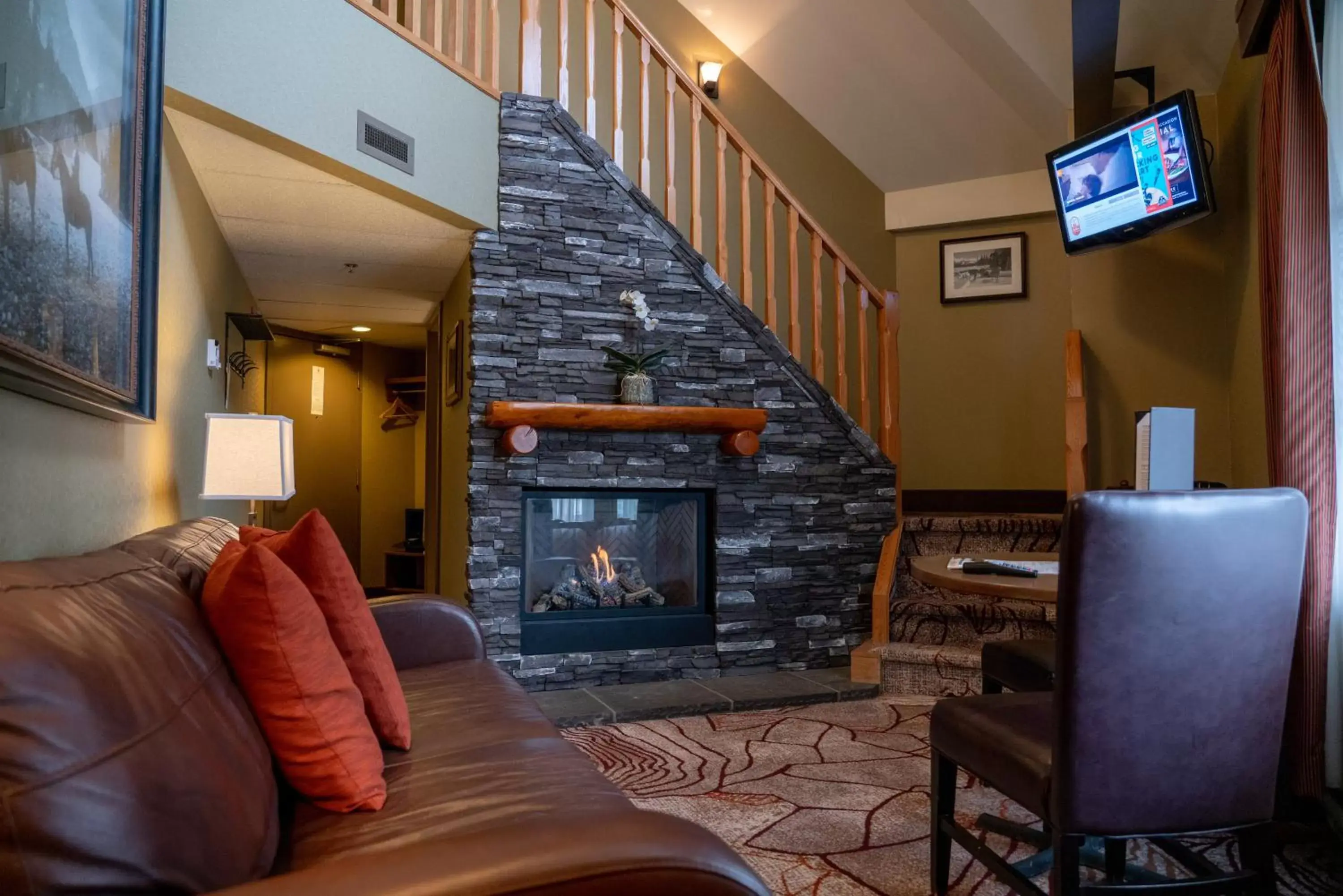 Living room, Seating Area in Banff Caribou Lodge and Spa