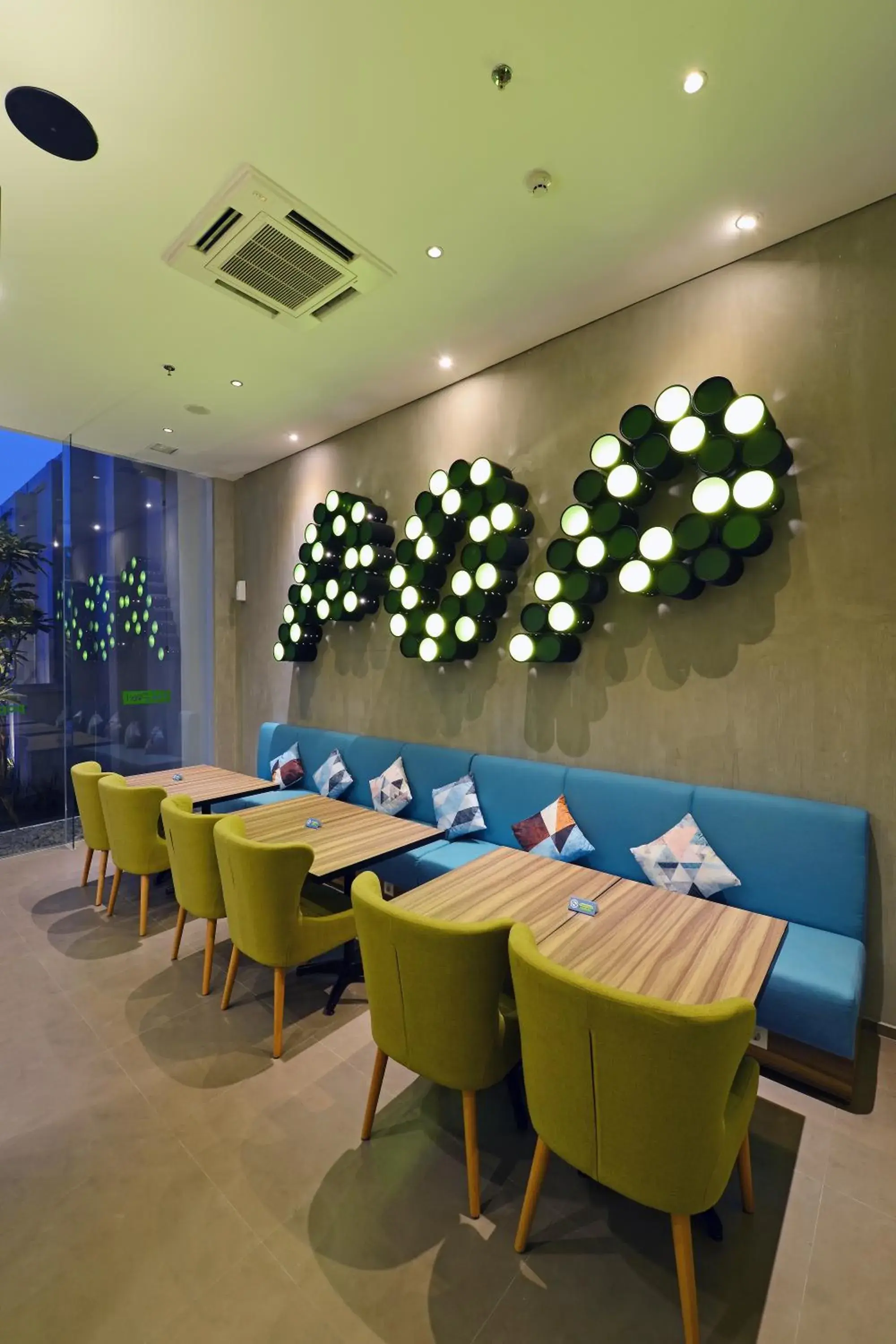 Restaurant/Places to Eat in POP Hotel Pasar Baru Jakarta
