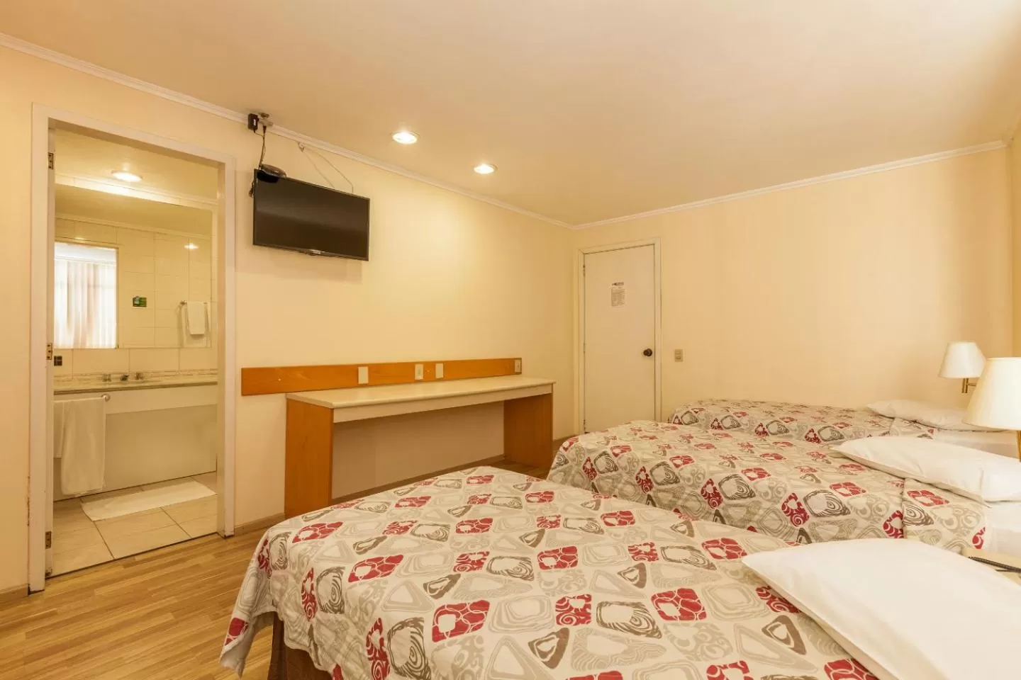 Bathroom, Bed in Tri Hotel Smart Caxias