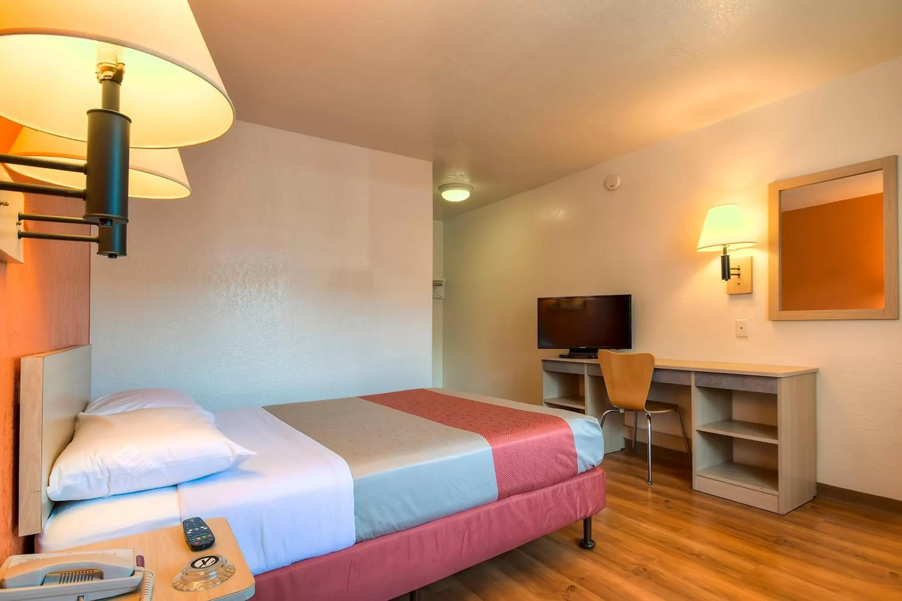 Bed in Motel 6-Westminster, CA - South - Long Beach Area