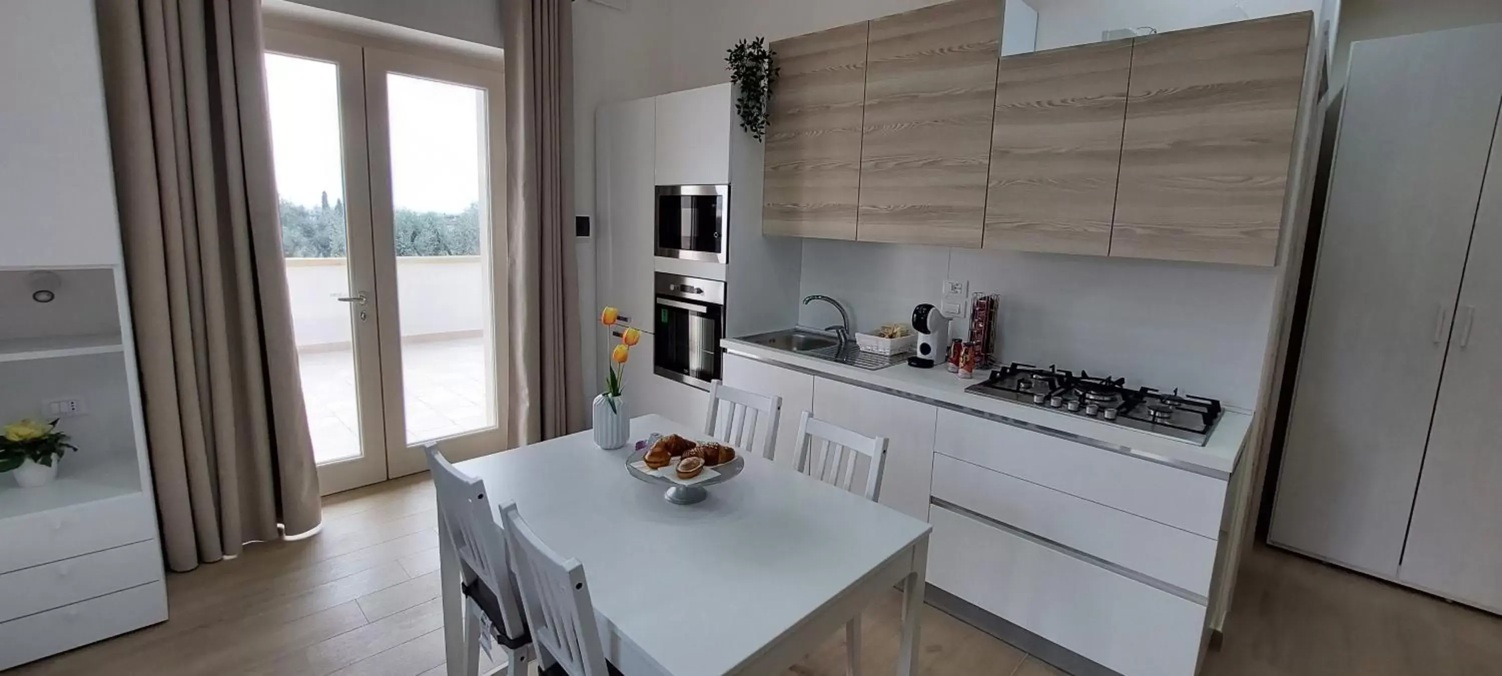 Kitchen or kitchenette, Dining Area in B&B Villa Noemi