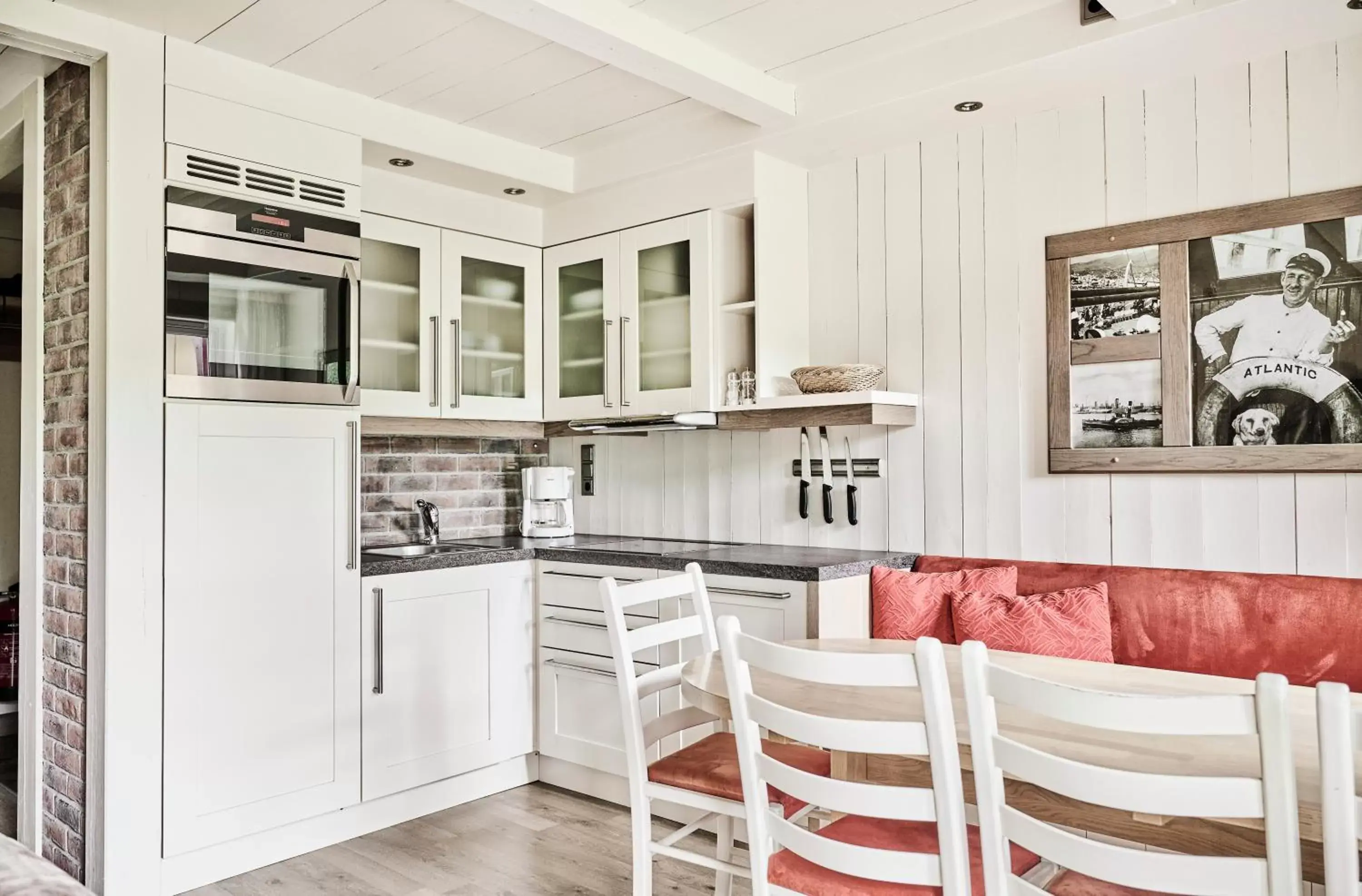 Dining area, Kitchen/Kitchenette in Farsund Resort