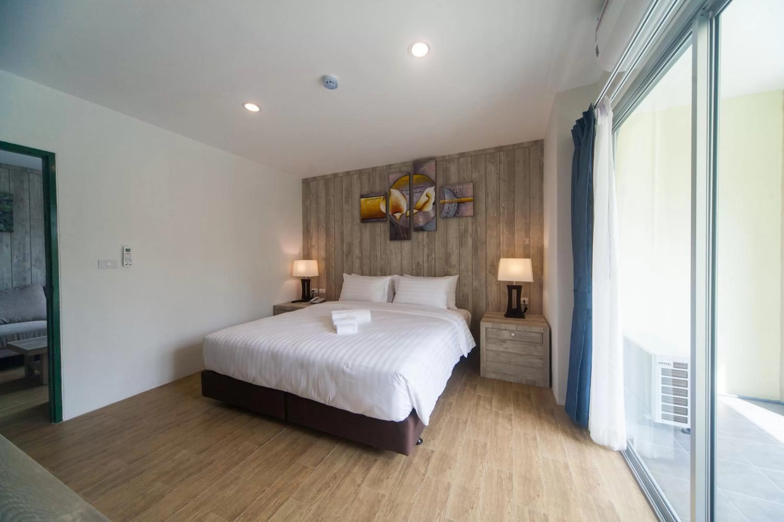 Bedroom, Bed in Anchan Laguna Hotel โรงแรมอัญชันลากูน่า