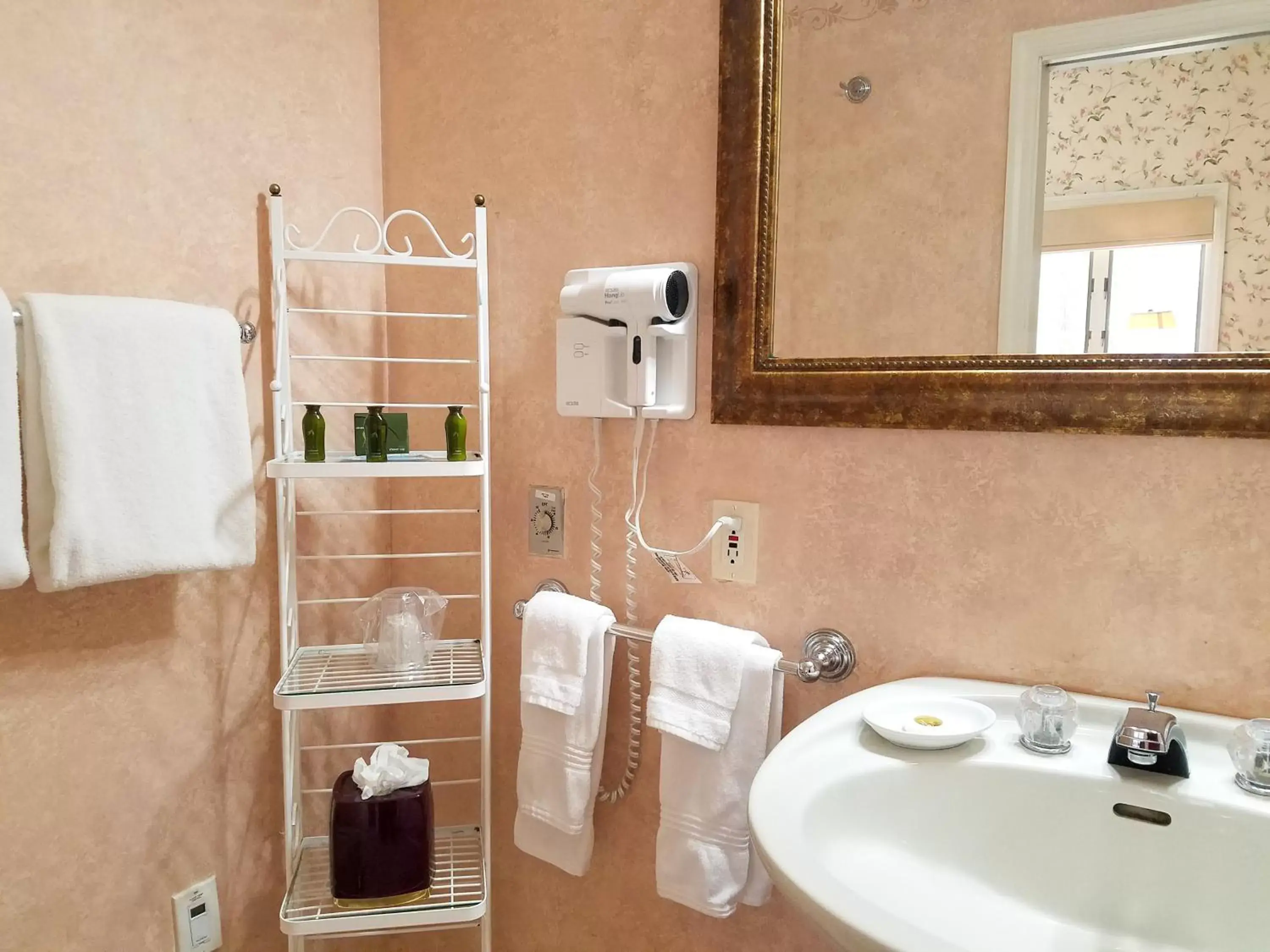 Bathroom in Copper Beech Inn