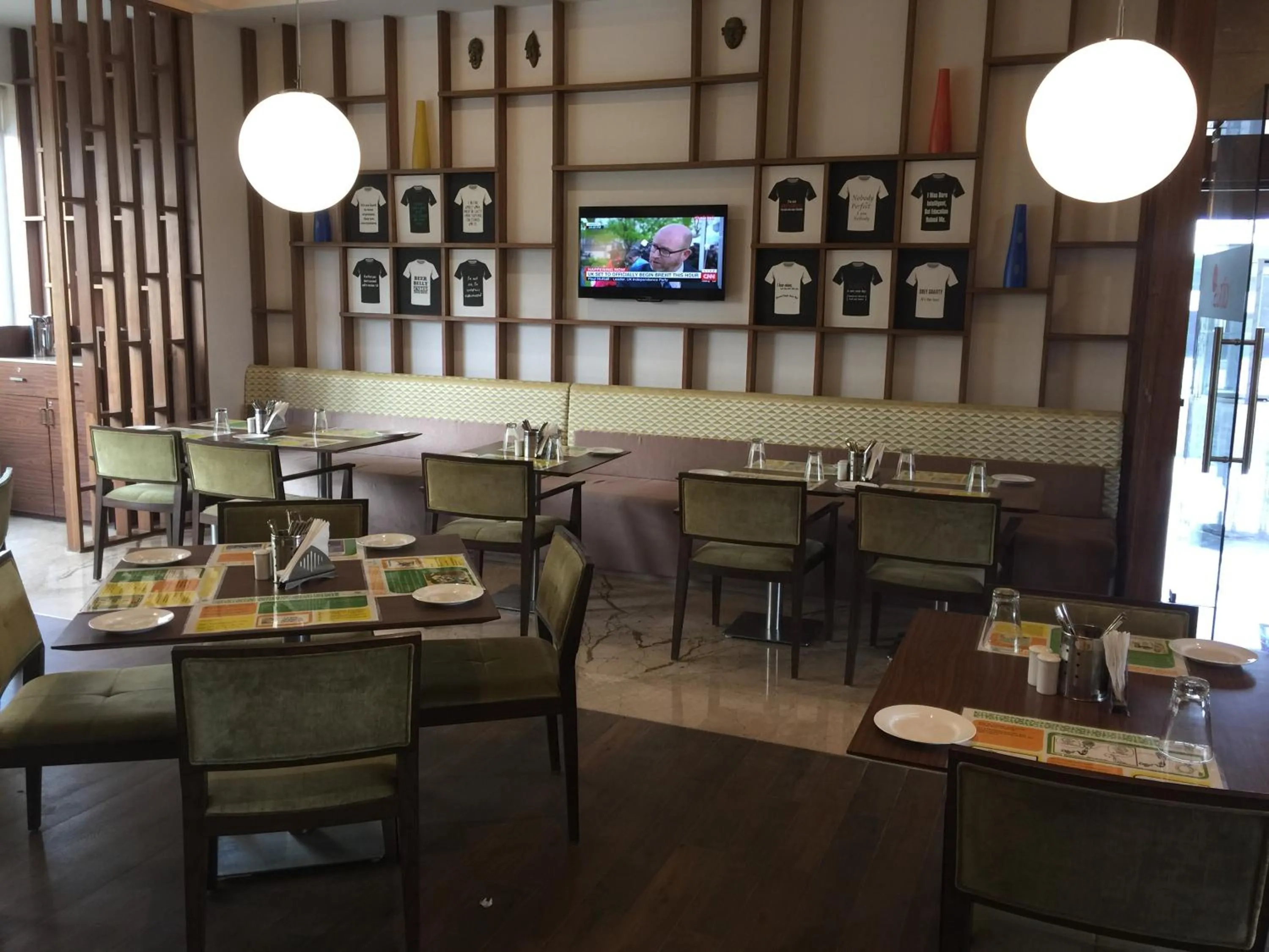 Restaurant/places to eat in Lemon Tree Hotel, Sector 60, Gurugram