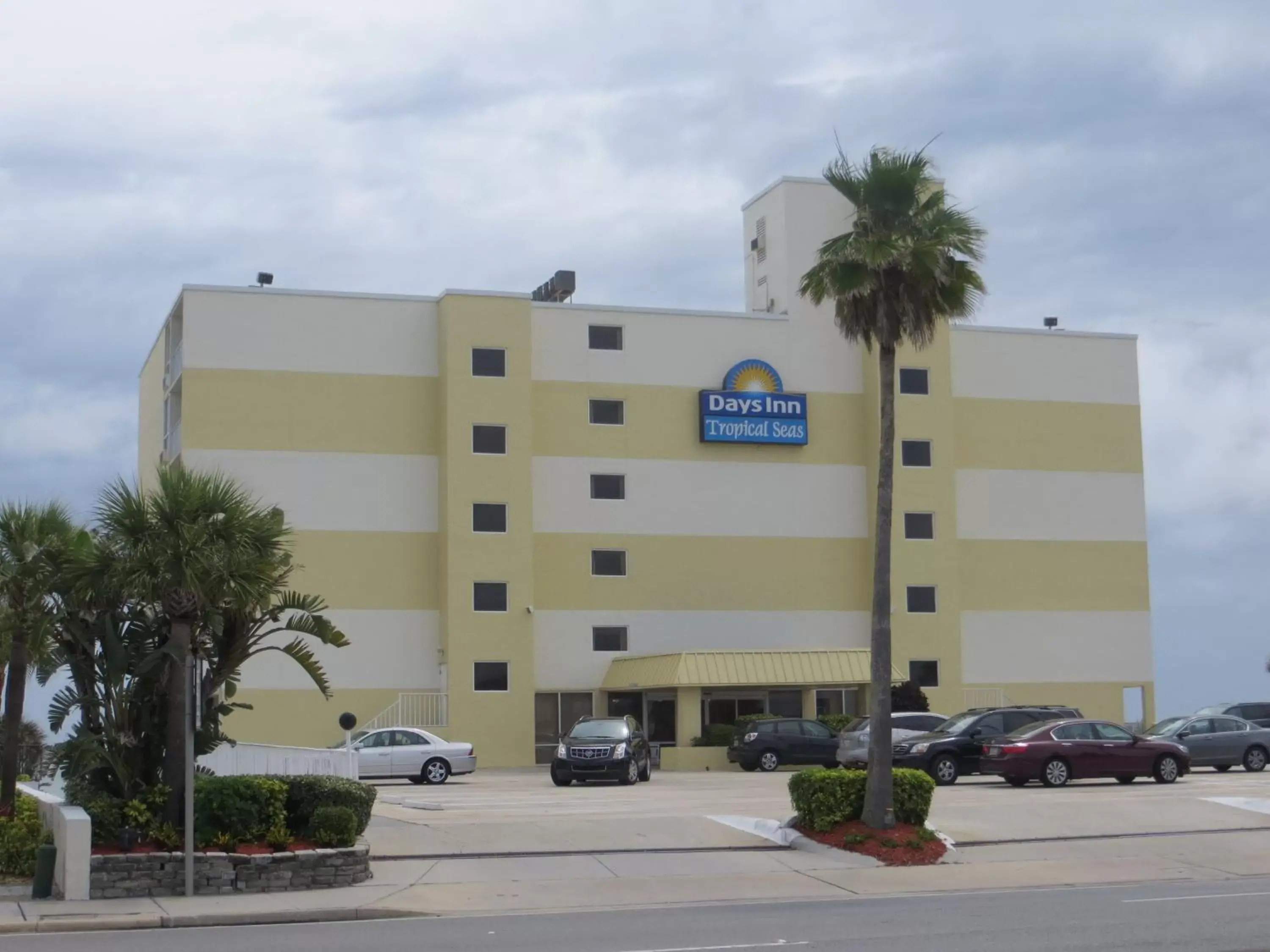 Facade/entrance, Property Building in Days Inn by Wyndham Daytona Oceanfront