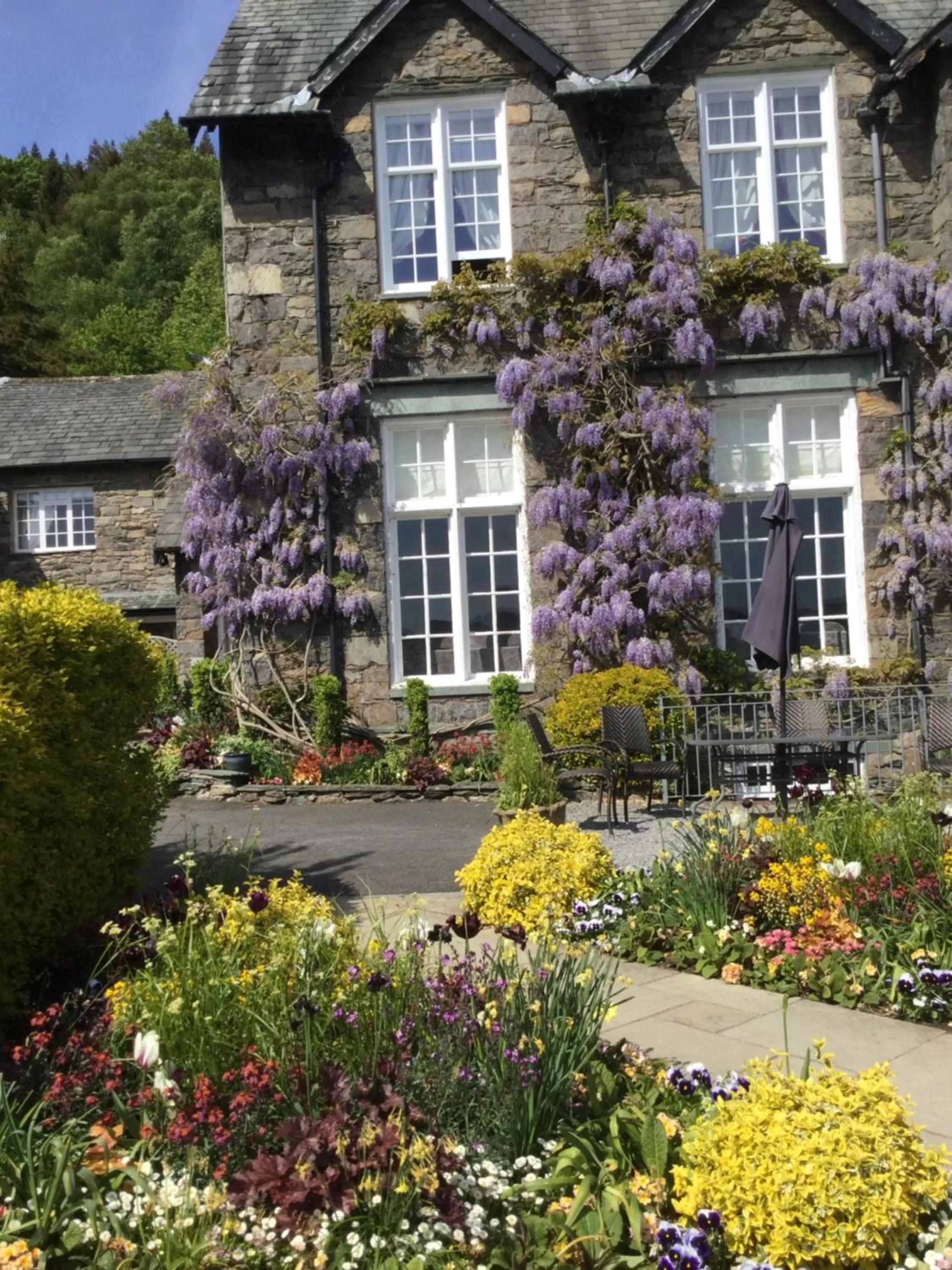 Patio, Property Building in Lyzzick Hall Hotel