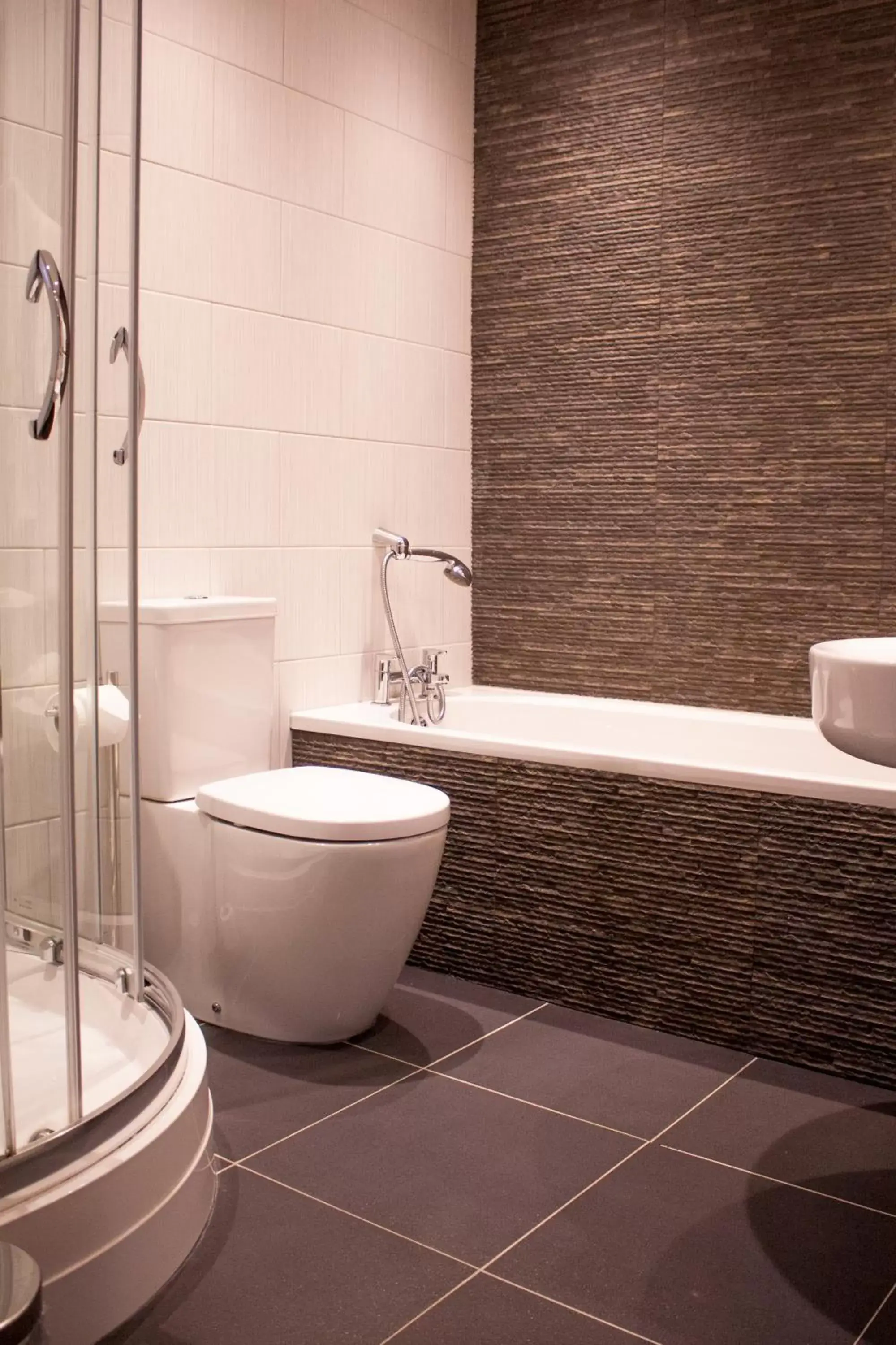 Shower, Bathroom in Ascot House