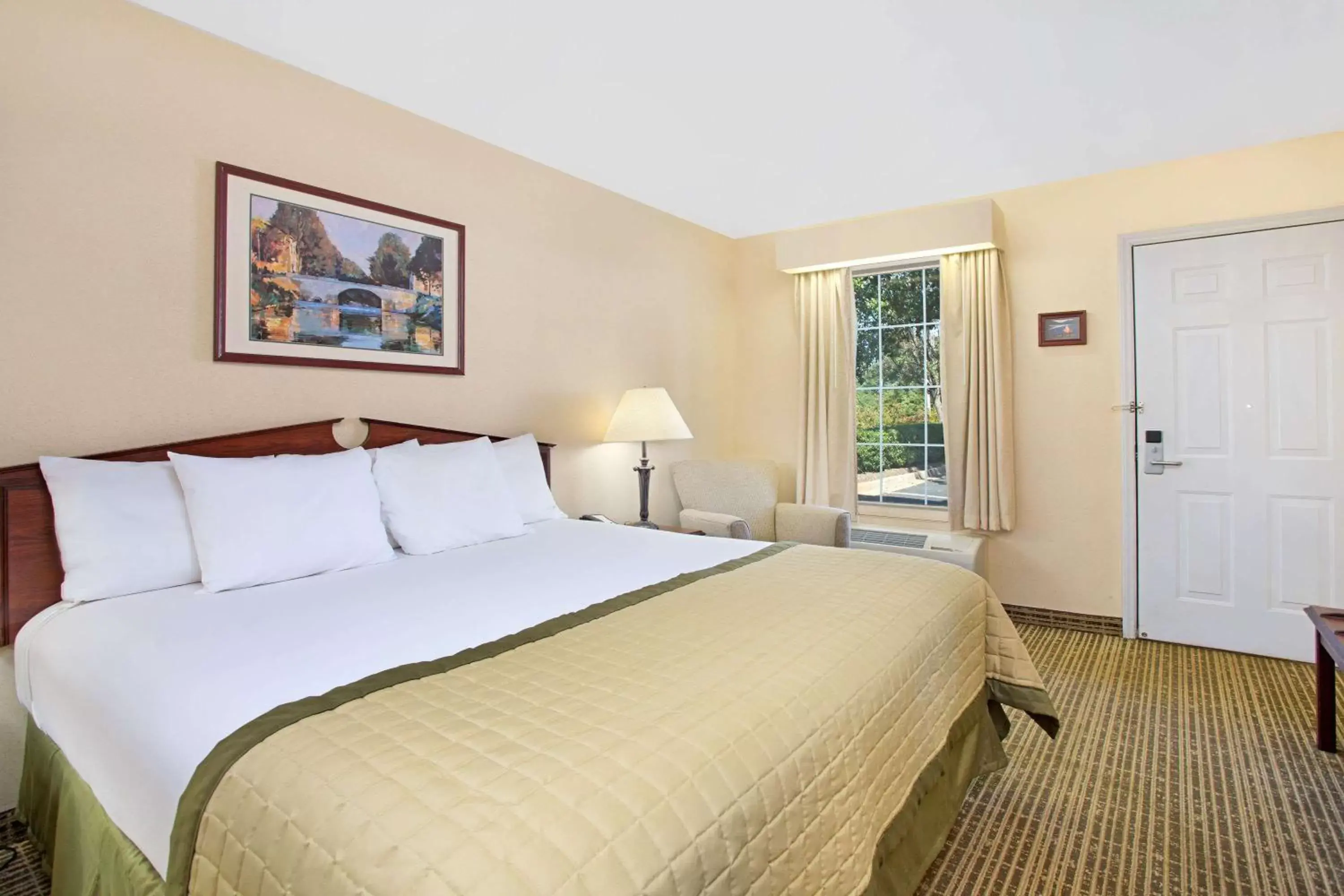 Photo of the whole room, Bed in Baymont by Wyndham Forest City