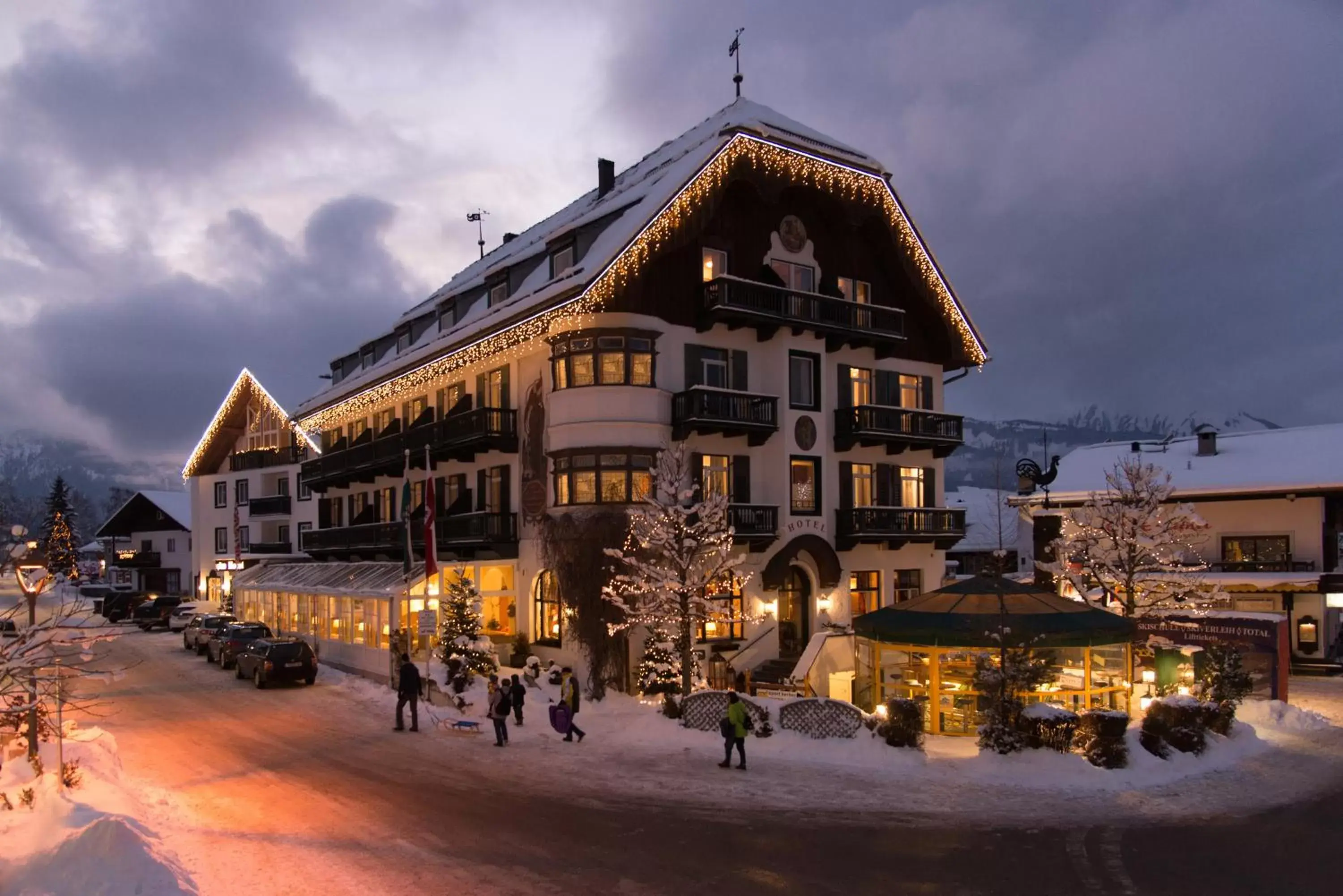 Facade/entrance, Property Building in Hotel Sonnenspitze