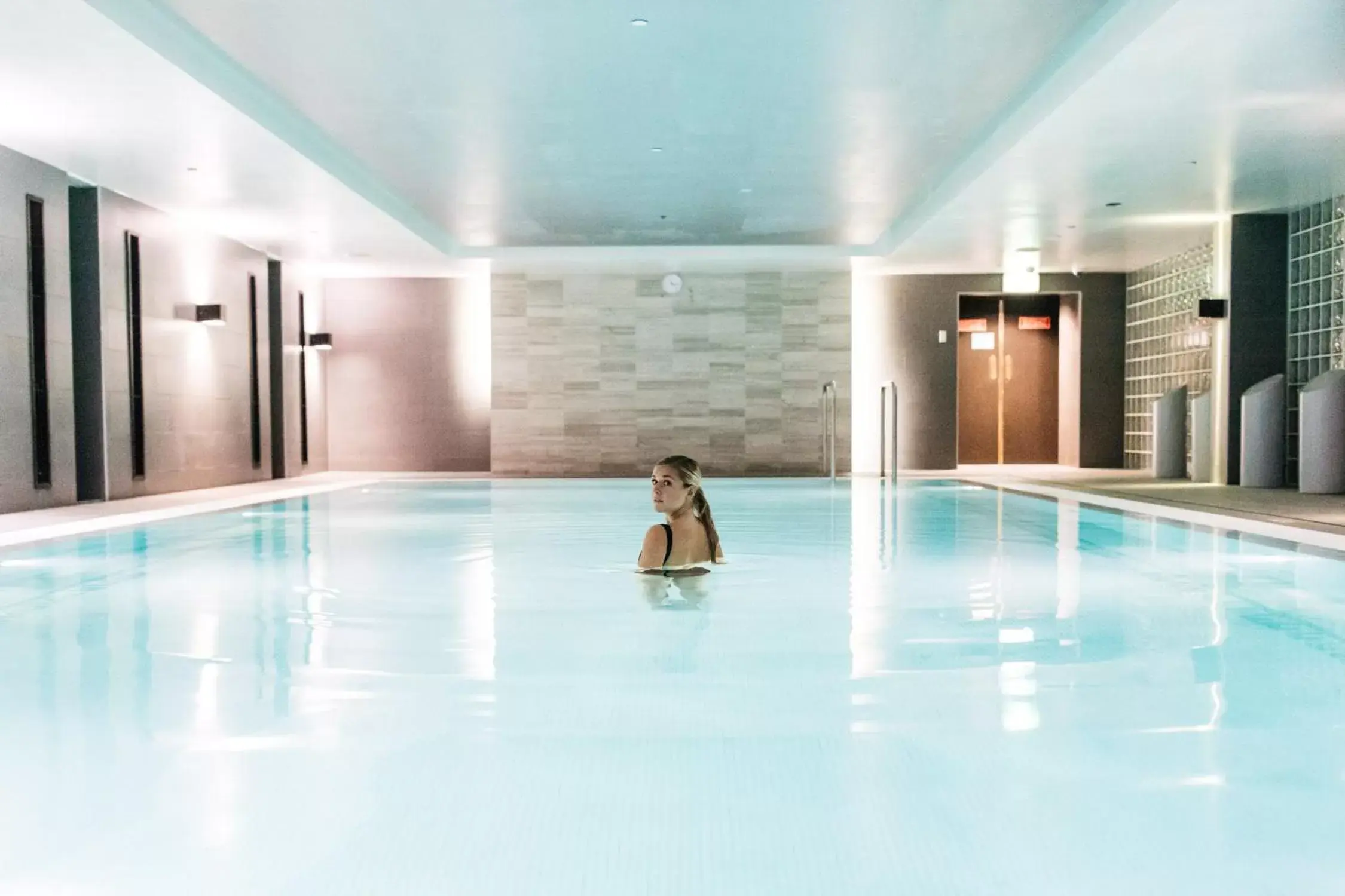 Swimming Pool in Shangri-La Sydney