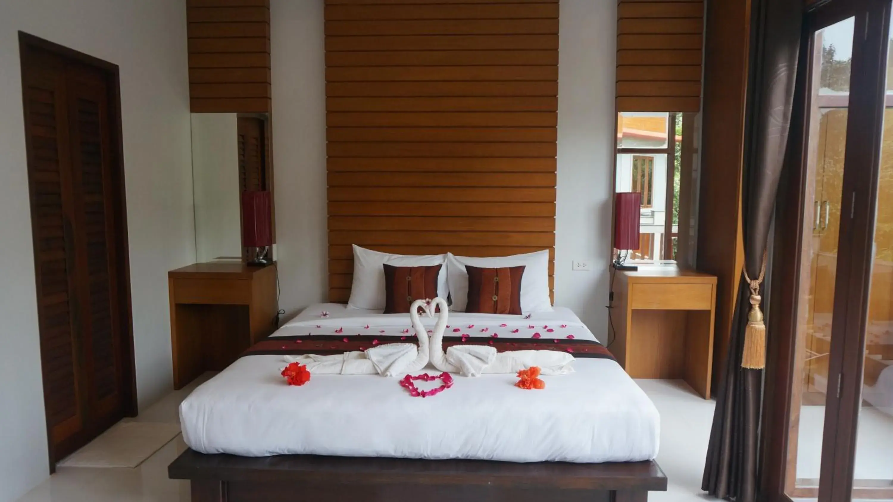 Day, Bed in Lanta Intanin Resort - SHA Extra Plus