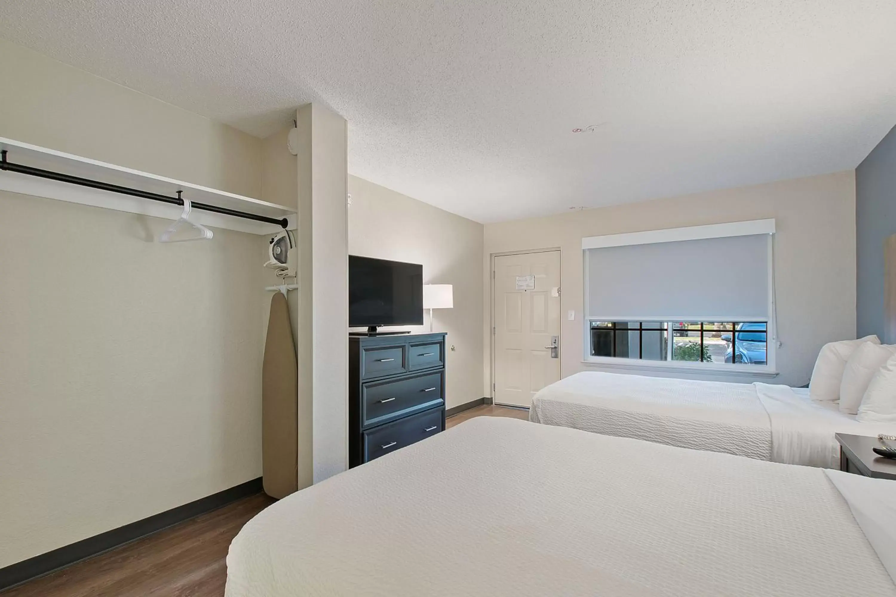 Bed in Extended Stay America Suites - Miami - Airport - Blue Lagoon