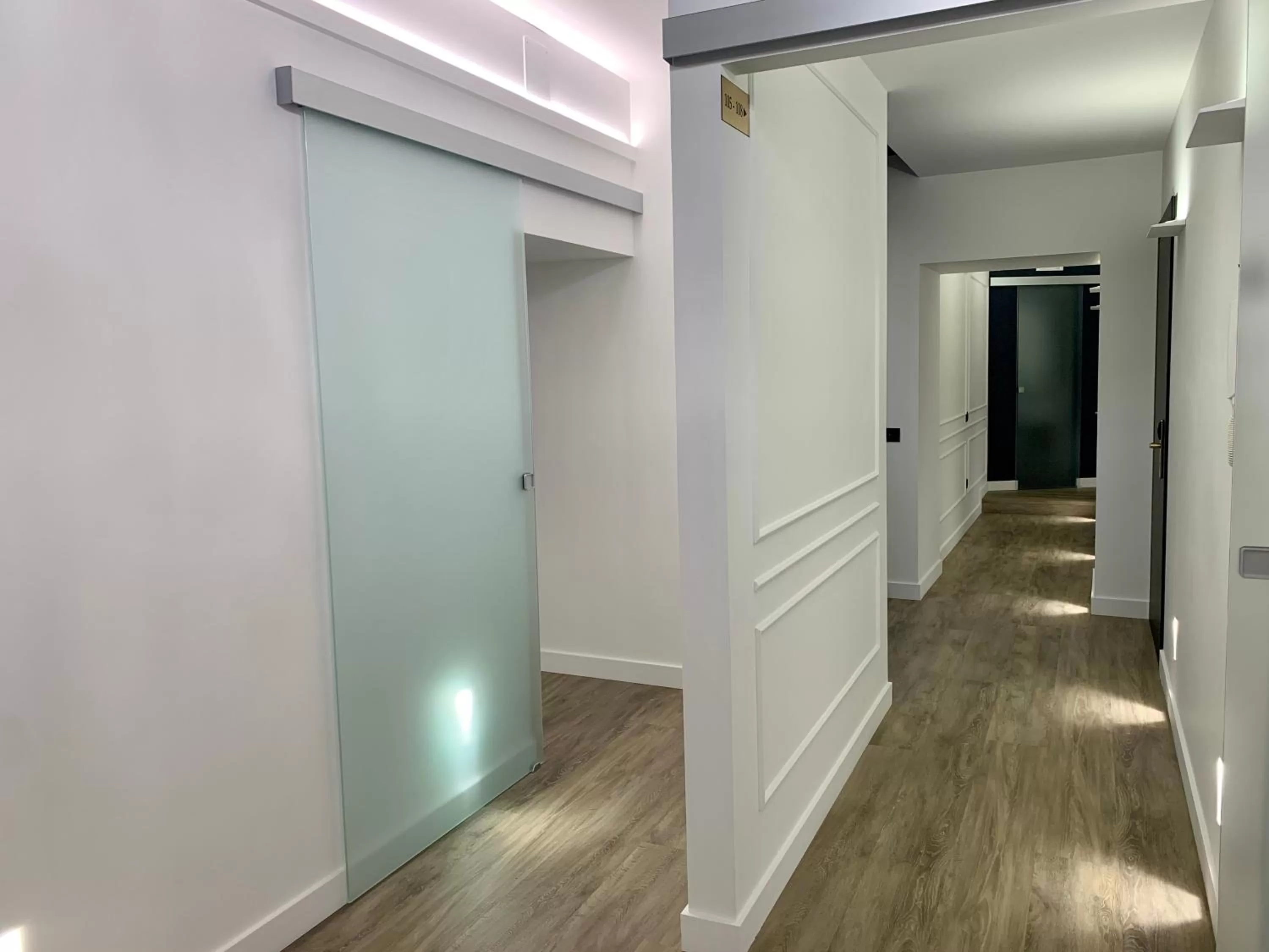 Lobby or reception, TV/Entertainment Center in Toledo Boutique Rooms