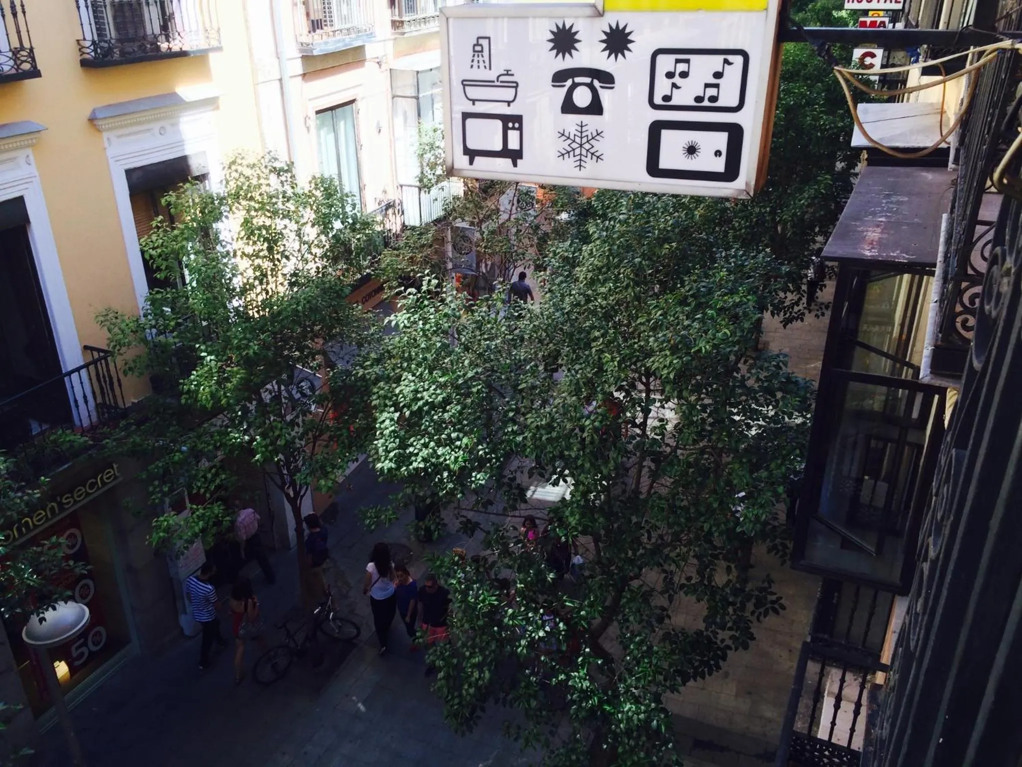 Facade/entrance in Hostal Sonsoles Madrid-Centro