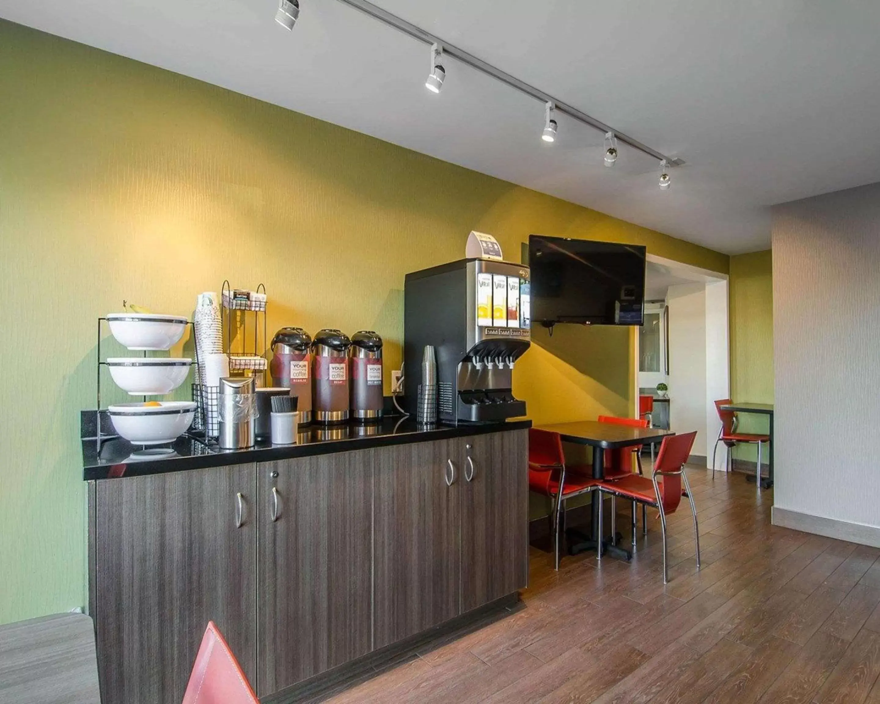 Restaurant/places to eat in Comfort Inn Restaurant/places to eat in Comfort Inn