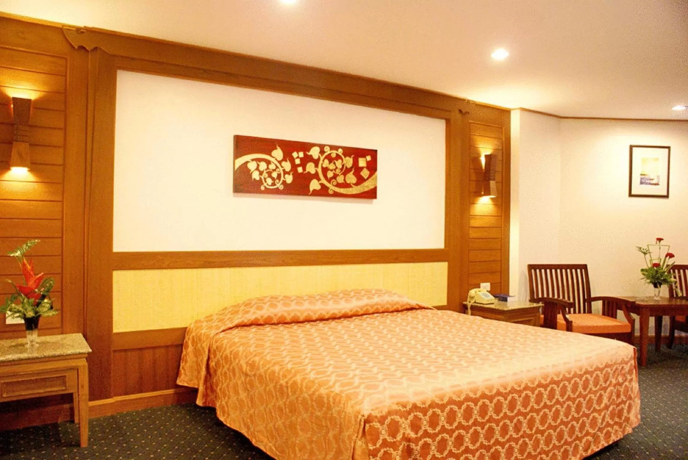 Bed in Royal Twins Palace Hotel