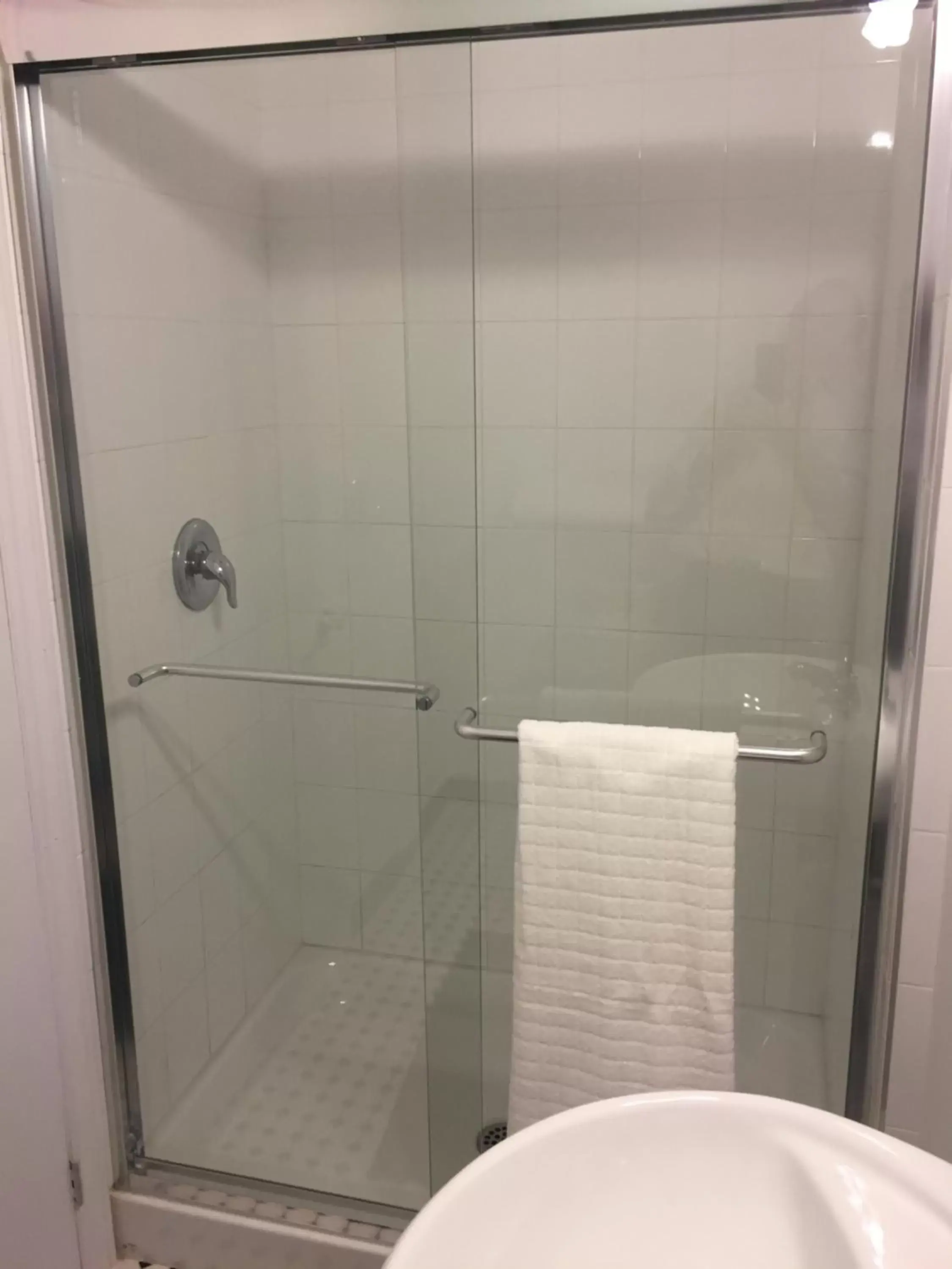 Shower, Bathroom in L'Hotel Particulier Griffintown