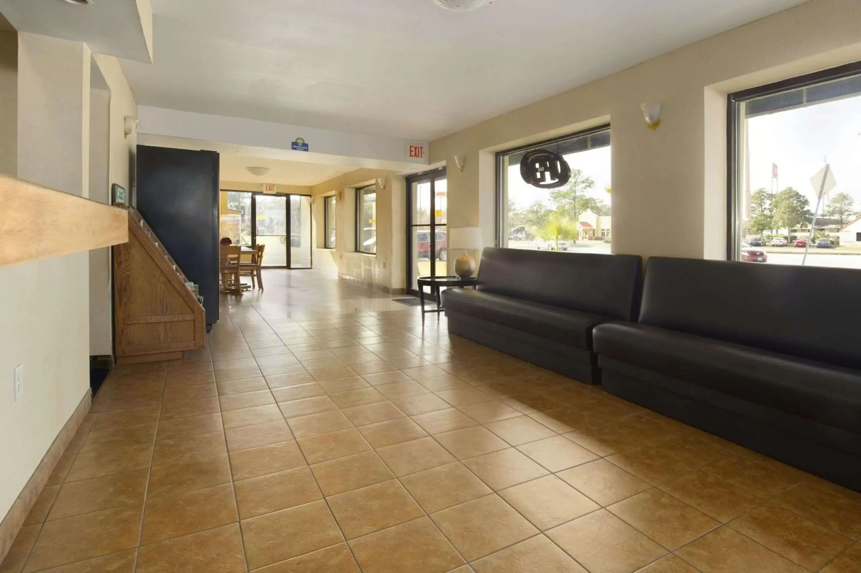 Lobby or reception, Seating Area in Days Inn by Wyndham Brunswick/St. Simons Area