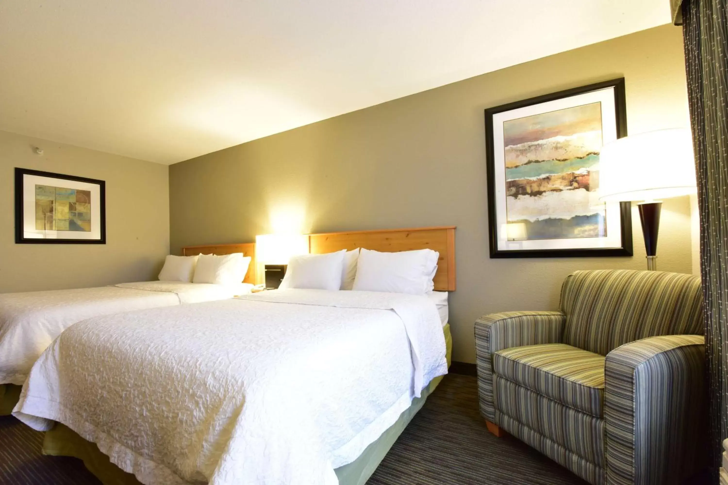 Bed in Hampton Inn & Suites Petoskey