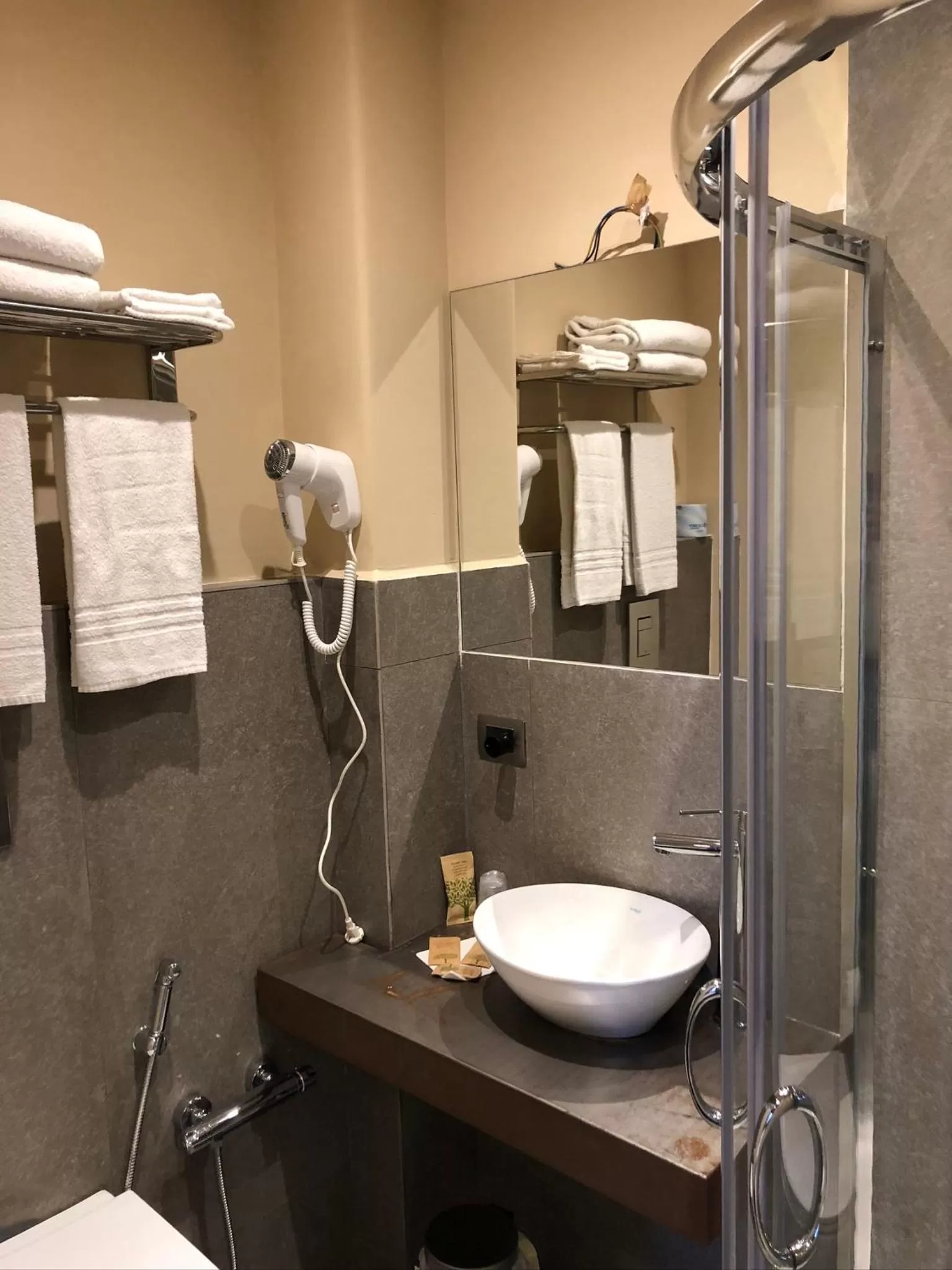 Bathroom in Etna Petit Relais